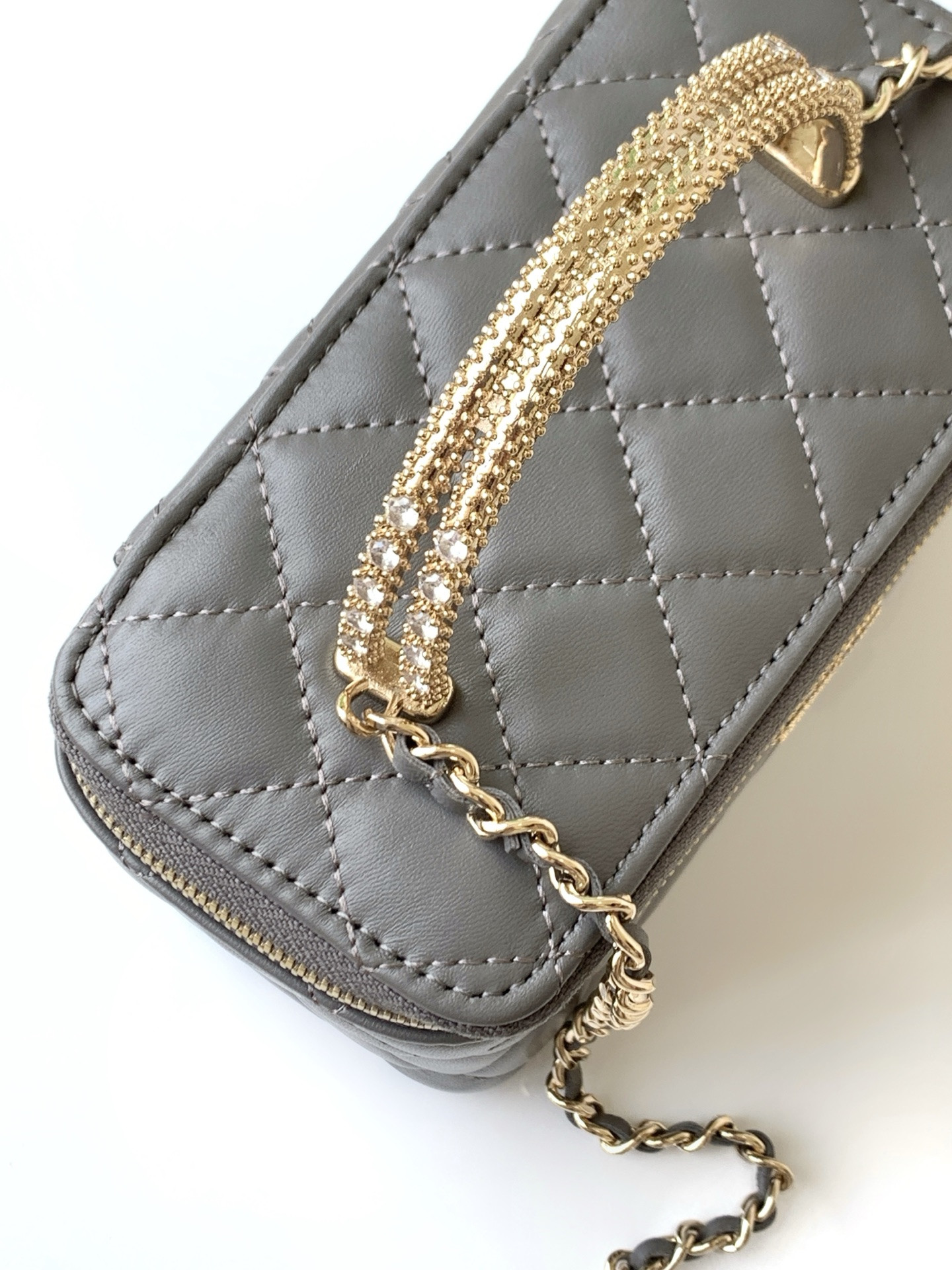 Ch*el long vanity with chain 17x9.5x8cm
