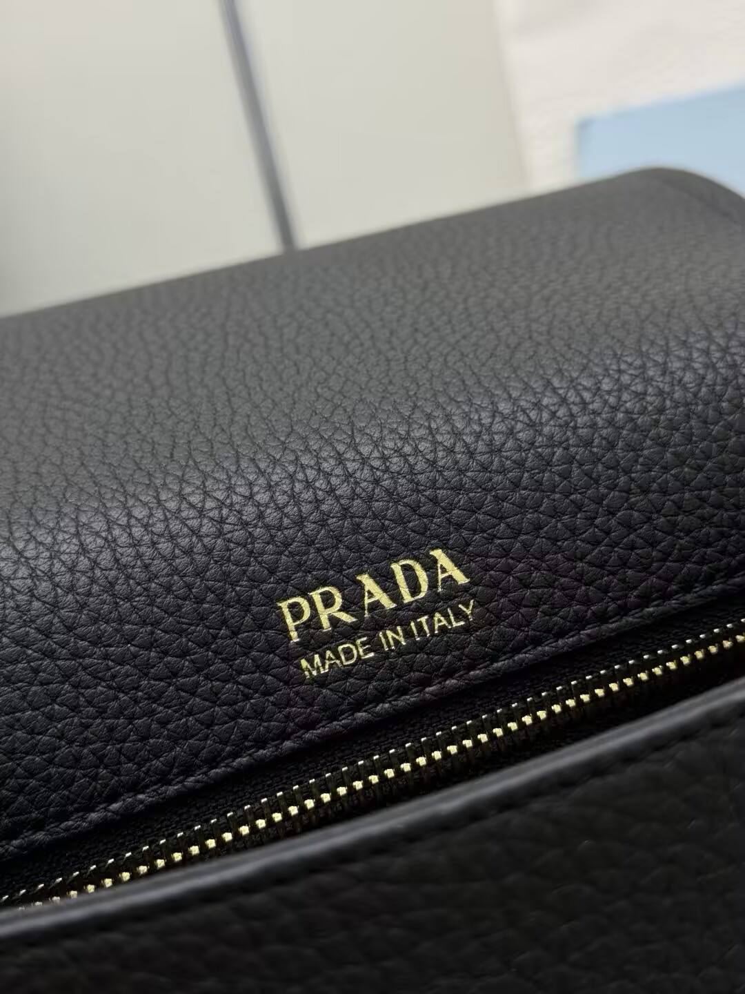Pra*a leather shoulder bag 15.5x23x9cm