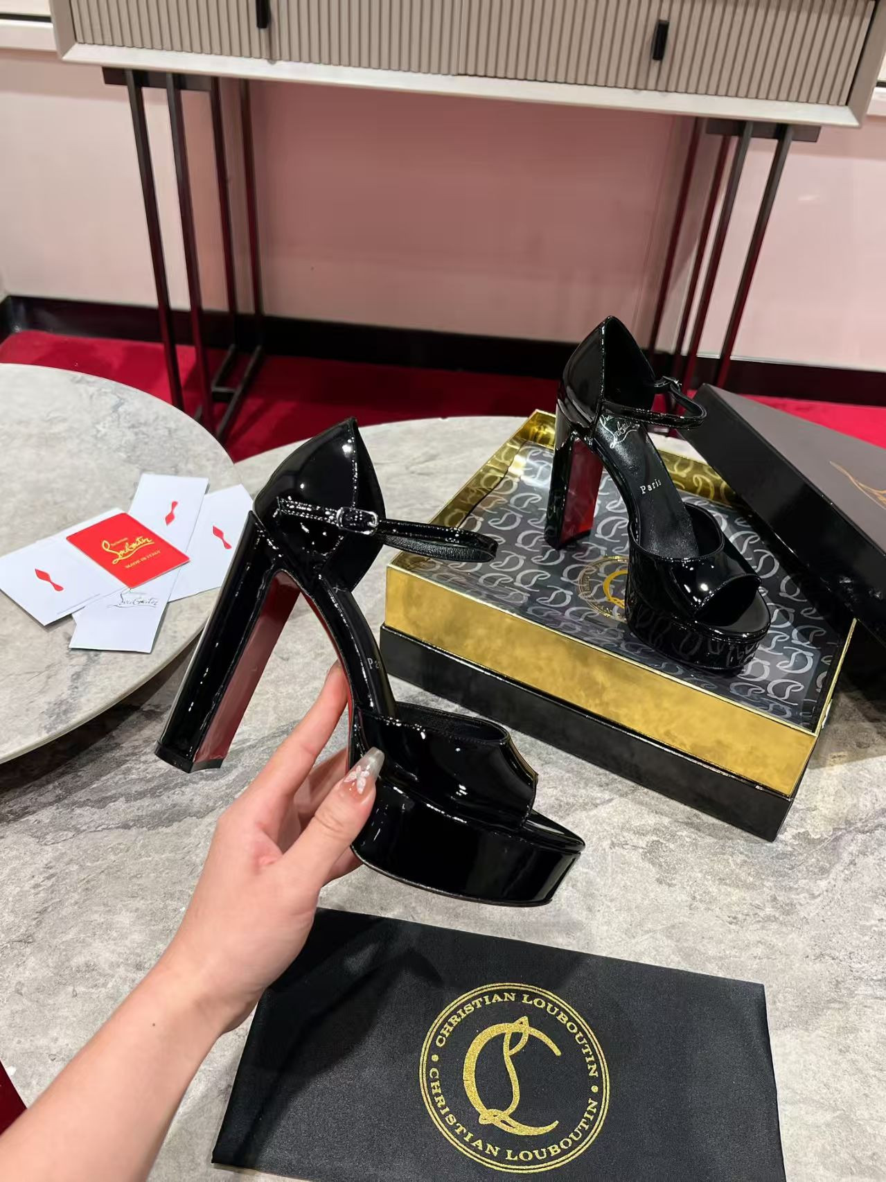ua Ch**an louboutin sandals