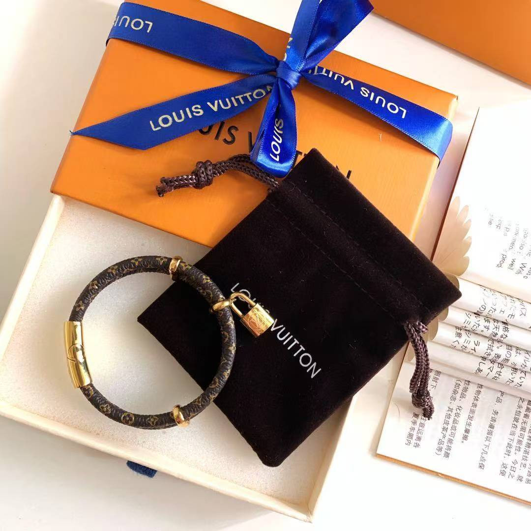 l0*is V*t0n keep it twice bracelet approximately 17cm