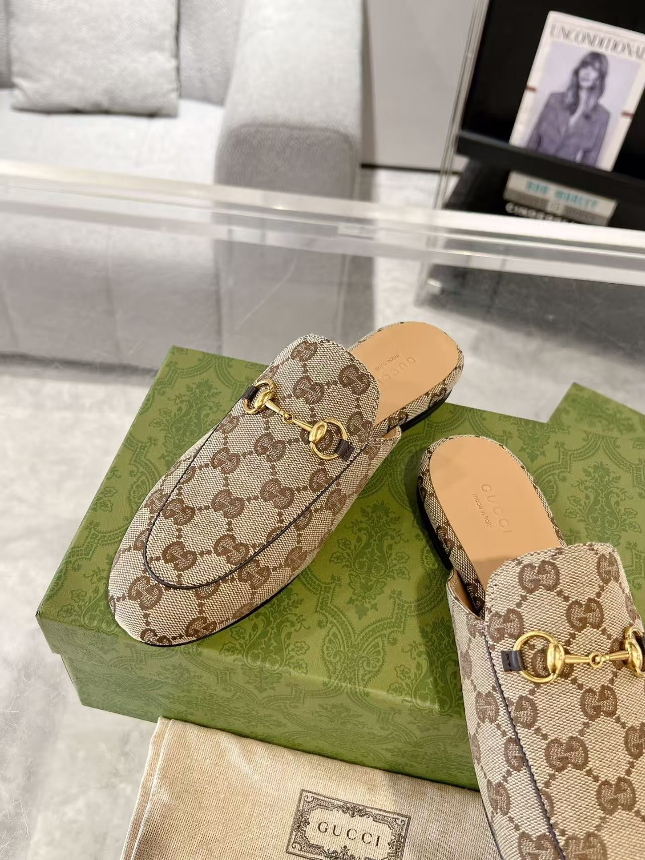 ua G*u*i princetown slipper