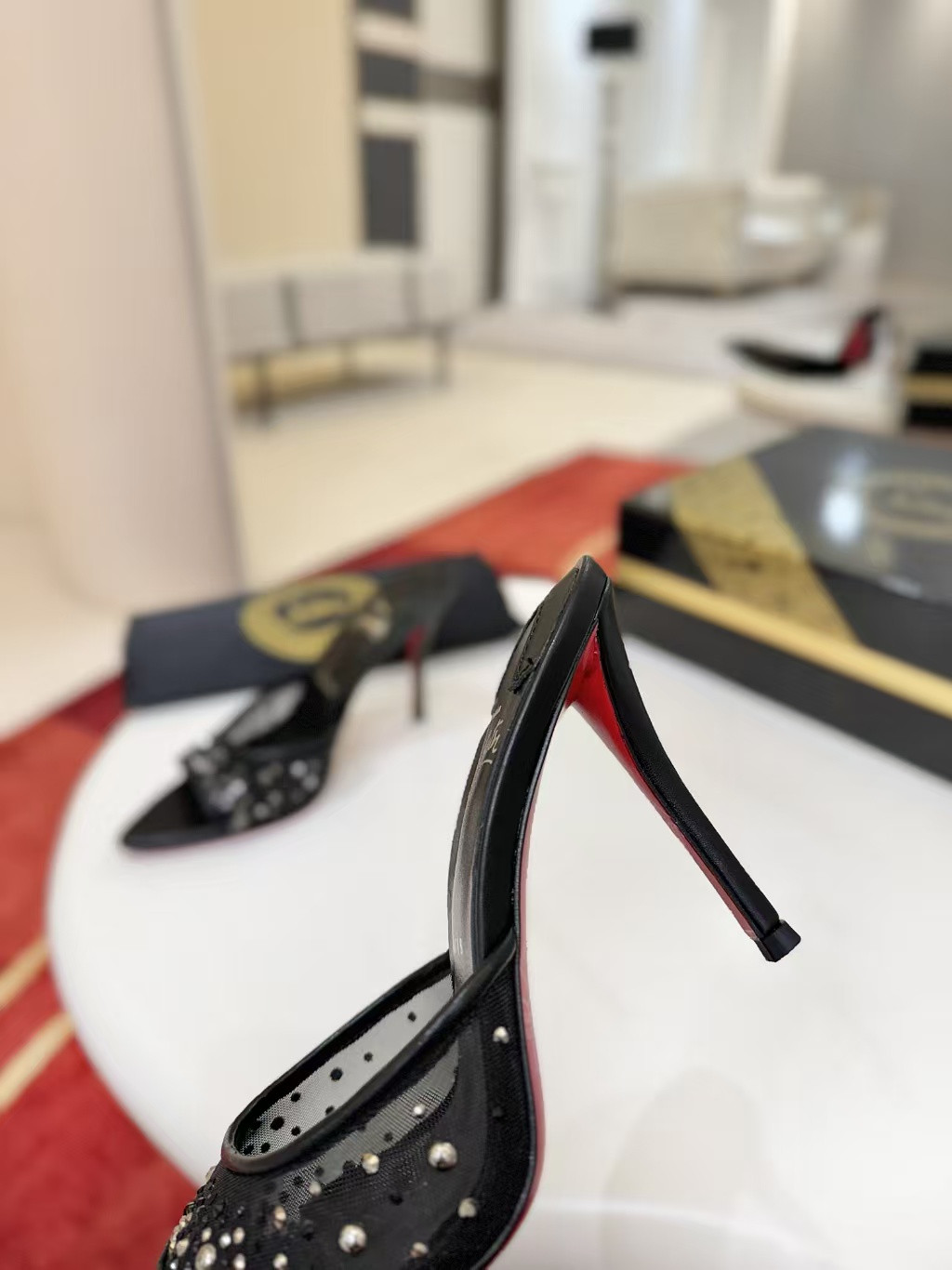 ua Ch**an louboutin miss z mule