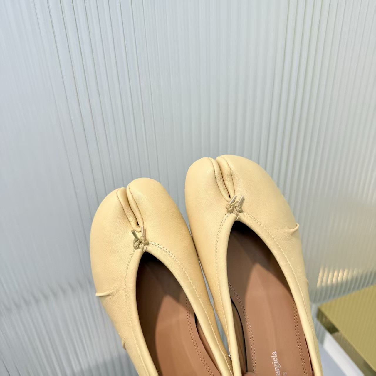 ua ma*s*n Ma*i*la tabi leather ballet flats