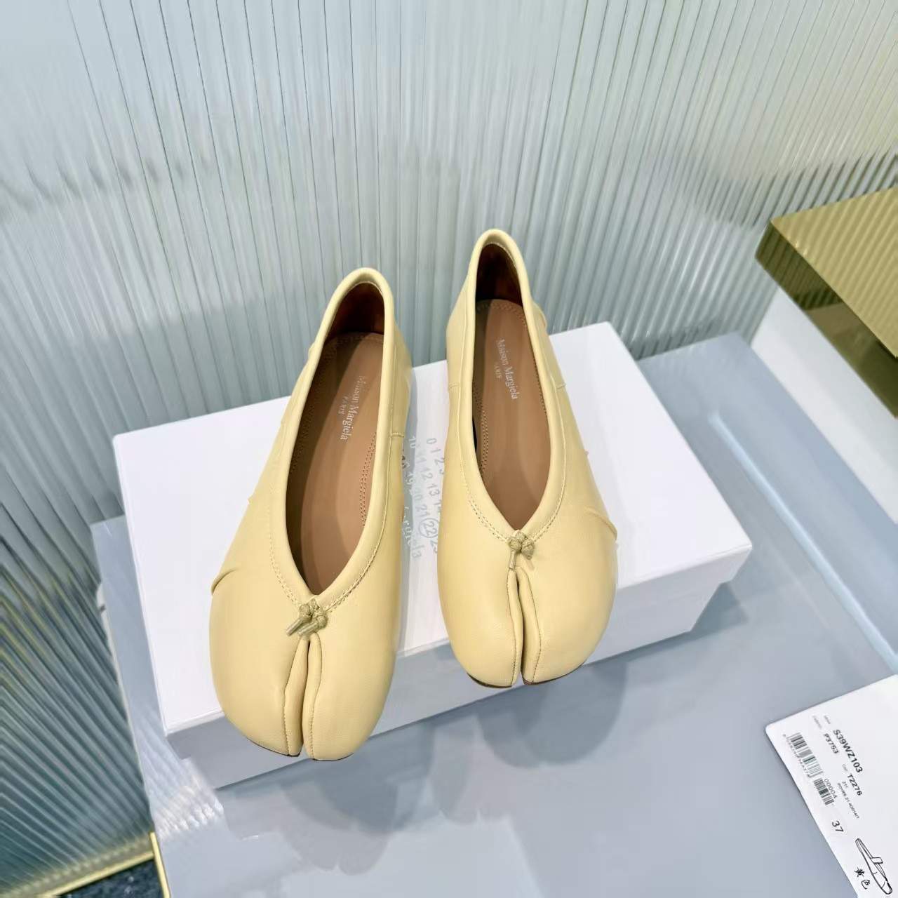 ua ma*s*n Ma*i*la tabi leather ballet flats