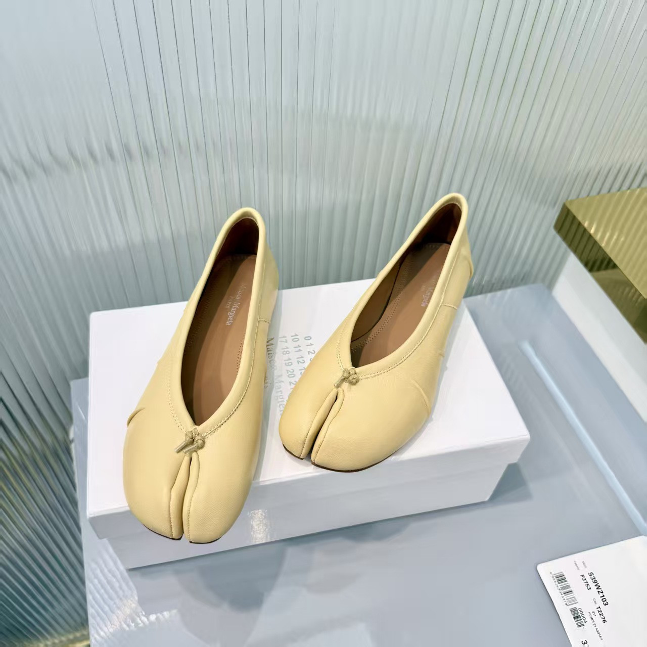 ua ma*s*n Ma*i*la tabi leather ballet flats