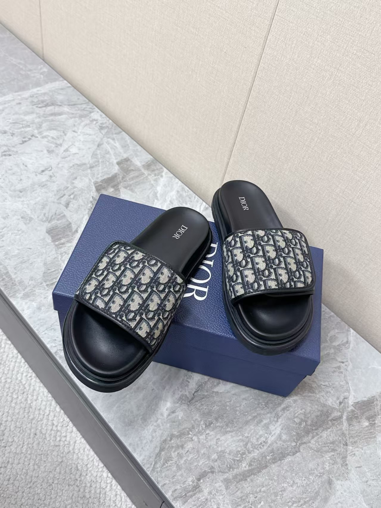ua D*or aqua sandal