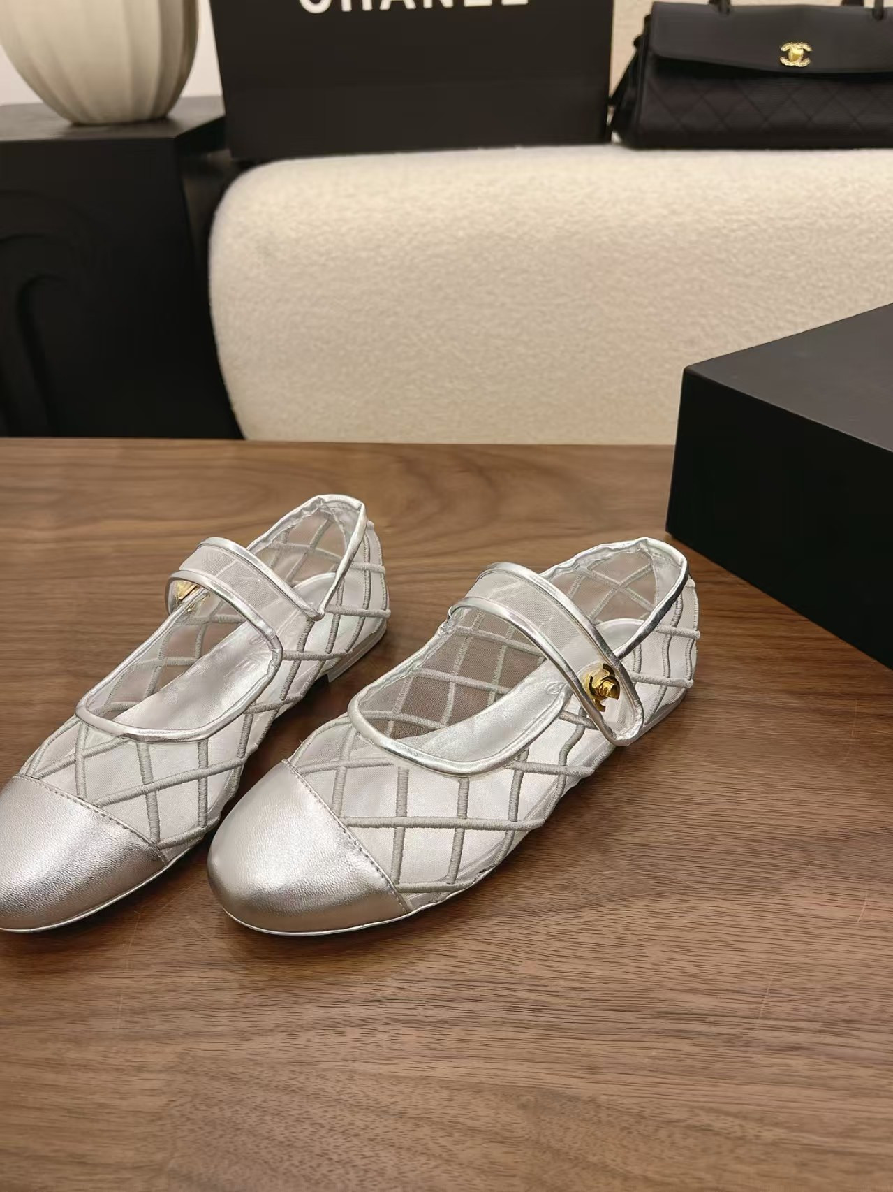 ua Ch*el mary jane ballet flats