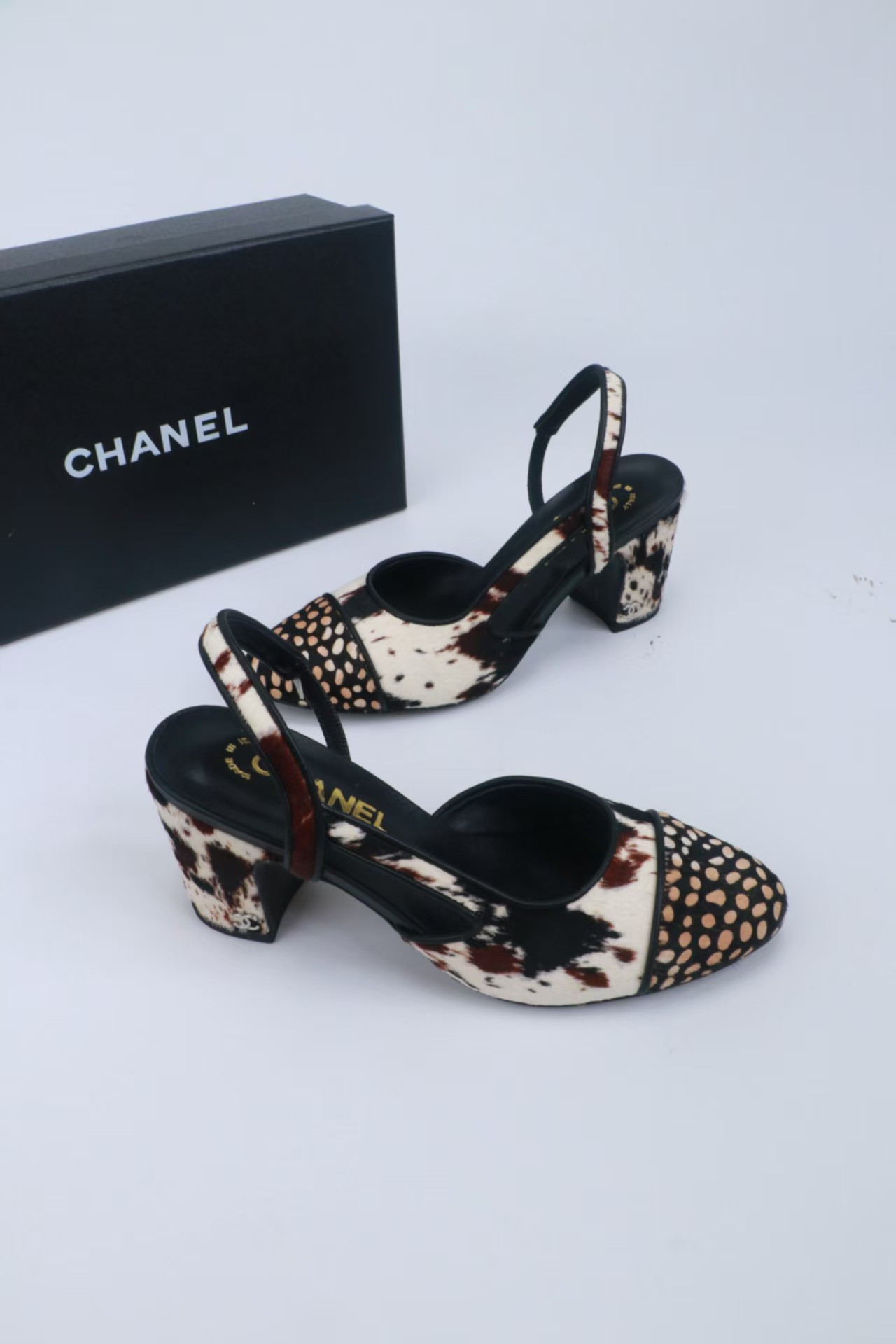 ua Ch*el slingback