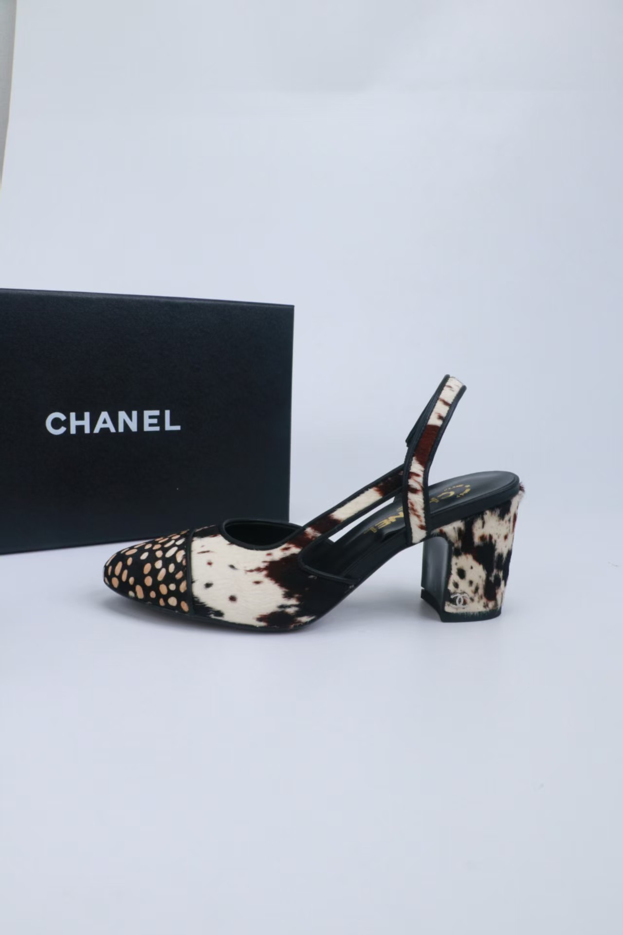 ua Ch*el slingback