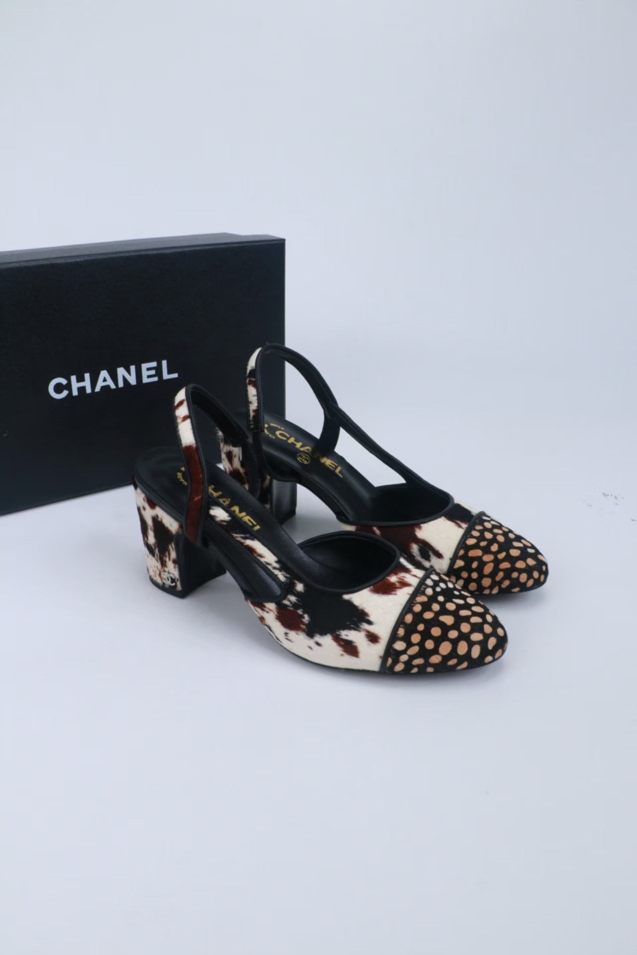 ua Ch*el slingback