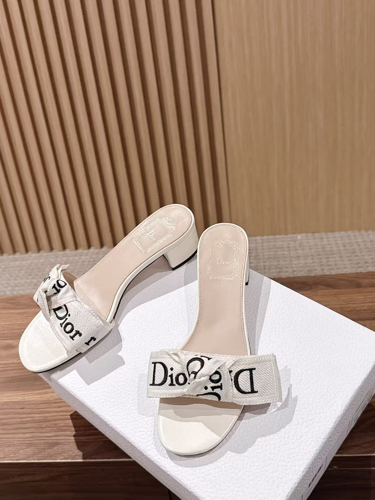 ua D*or j