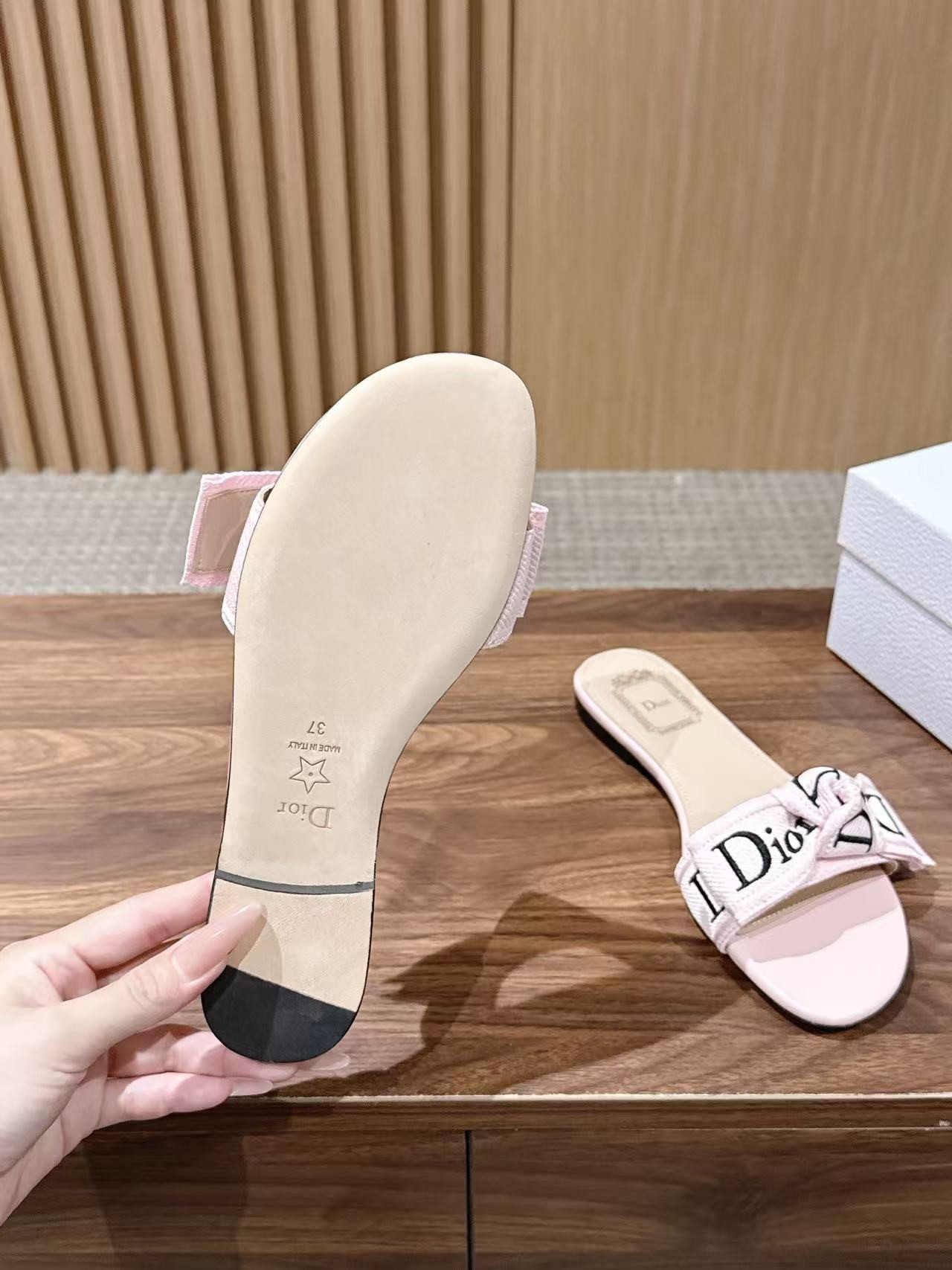 ua D*or j
