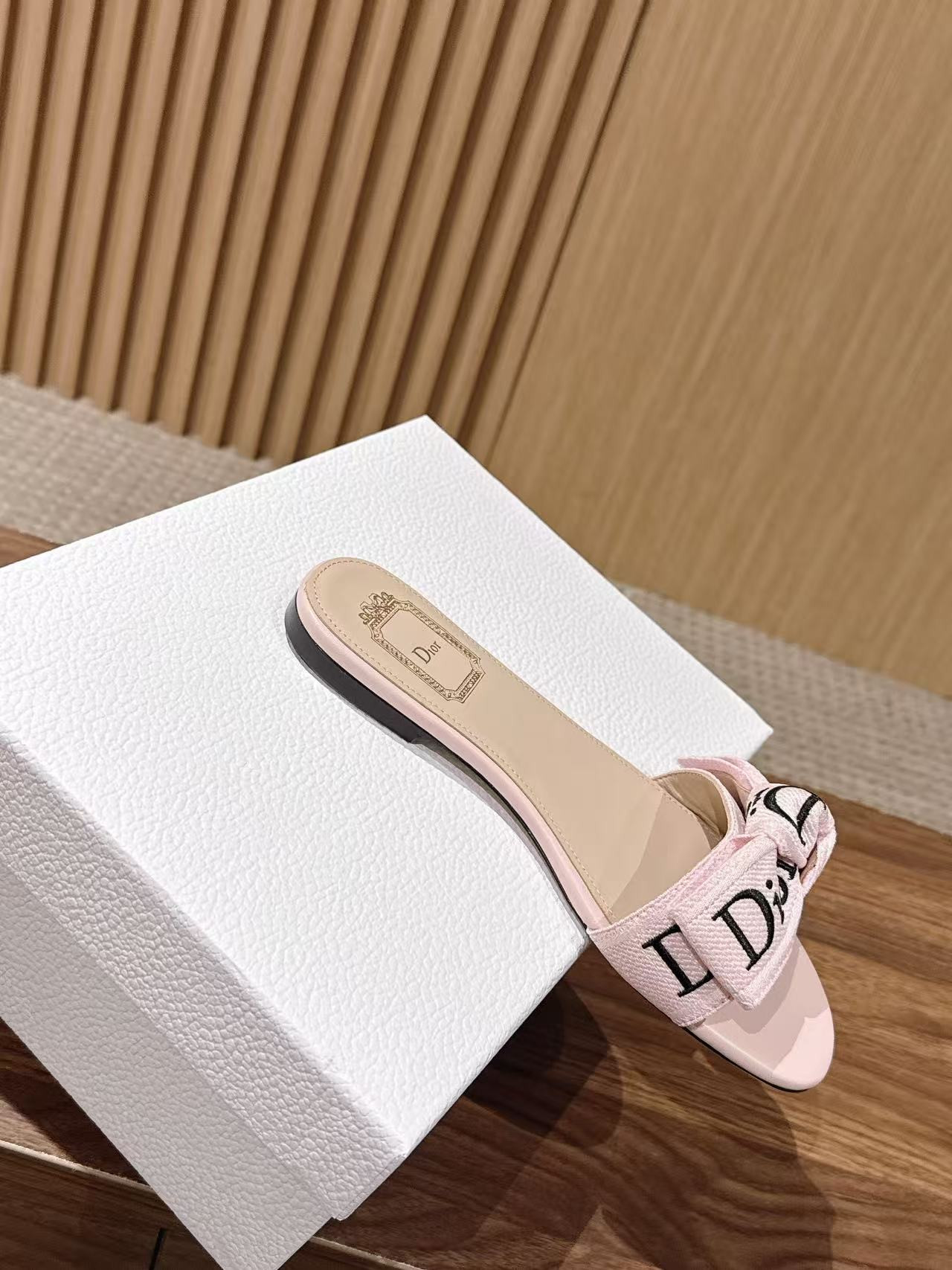 ua D*or j