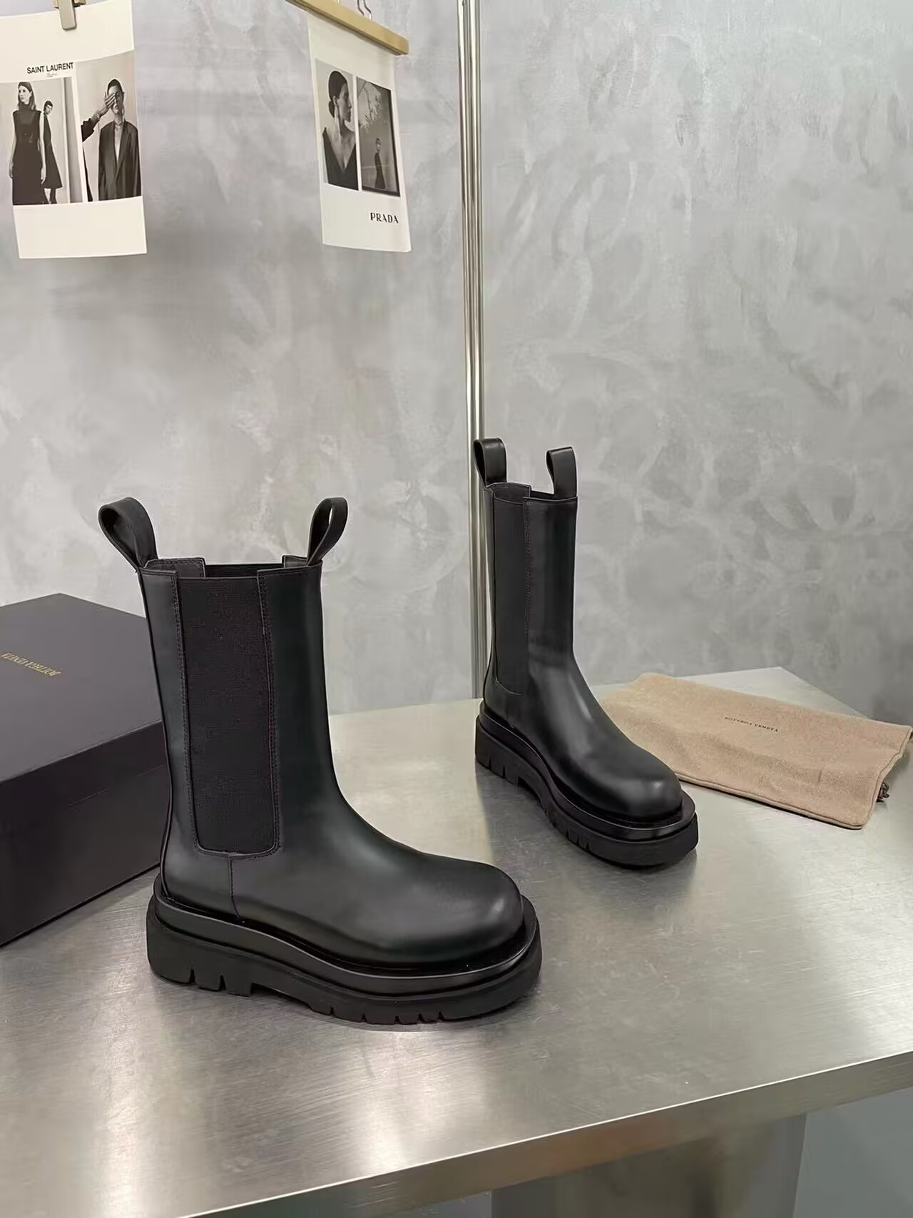 ua bo*te*ga Ve*ne*ta lug chelsea boot