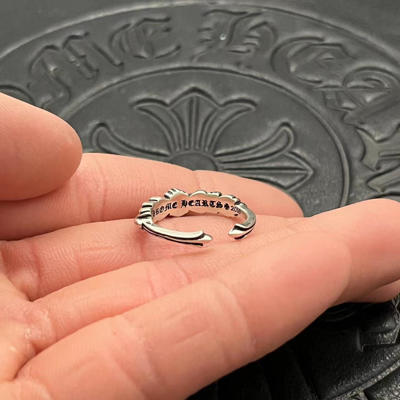 Ch**me He**ts open-ended small cross ring