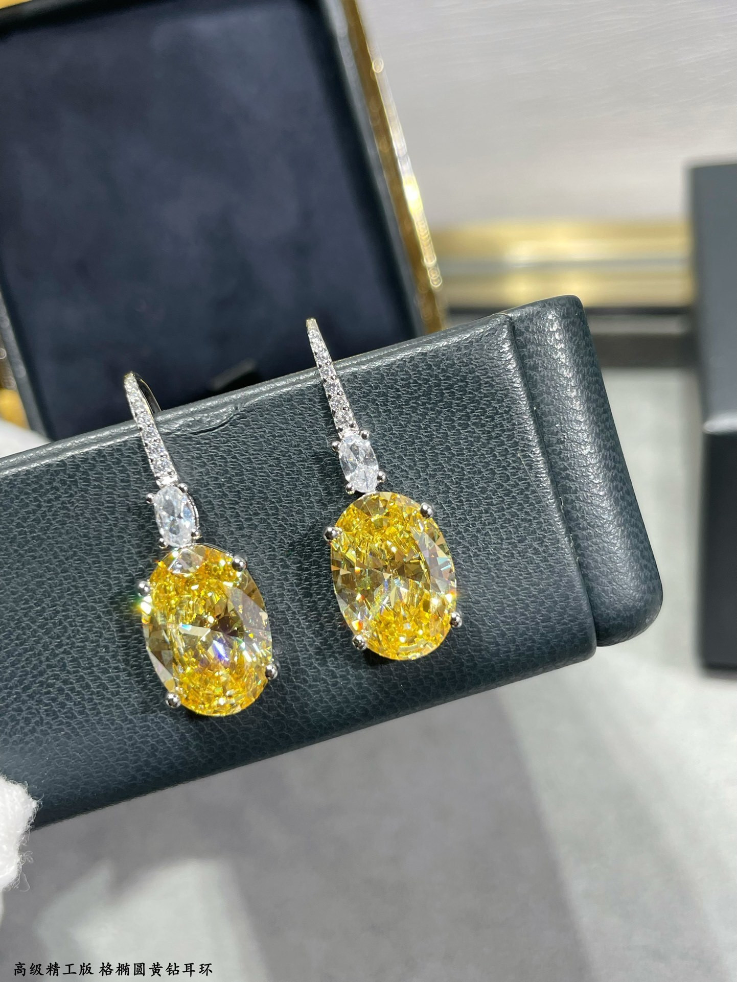Gr*ff oval yellow di*m*nd earrings ag925