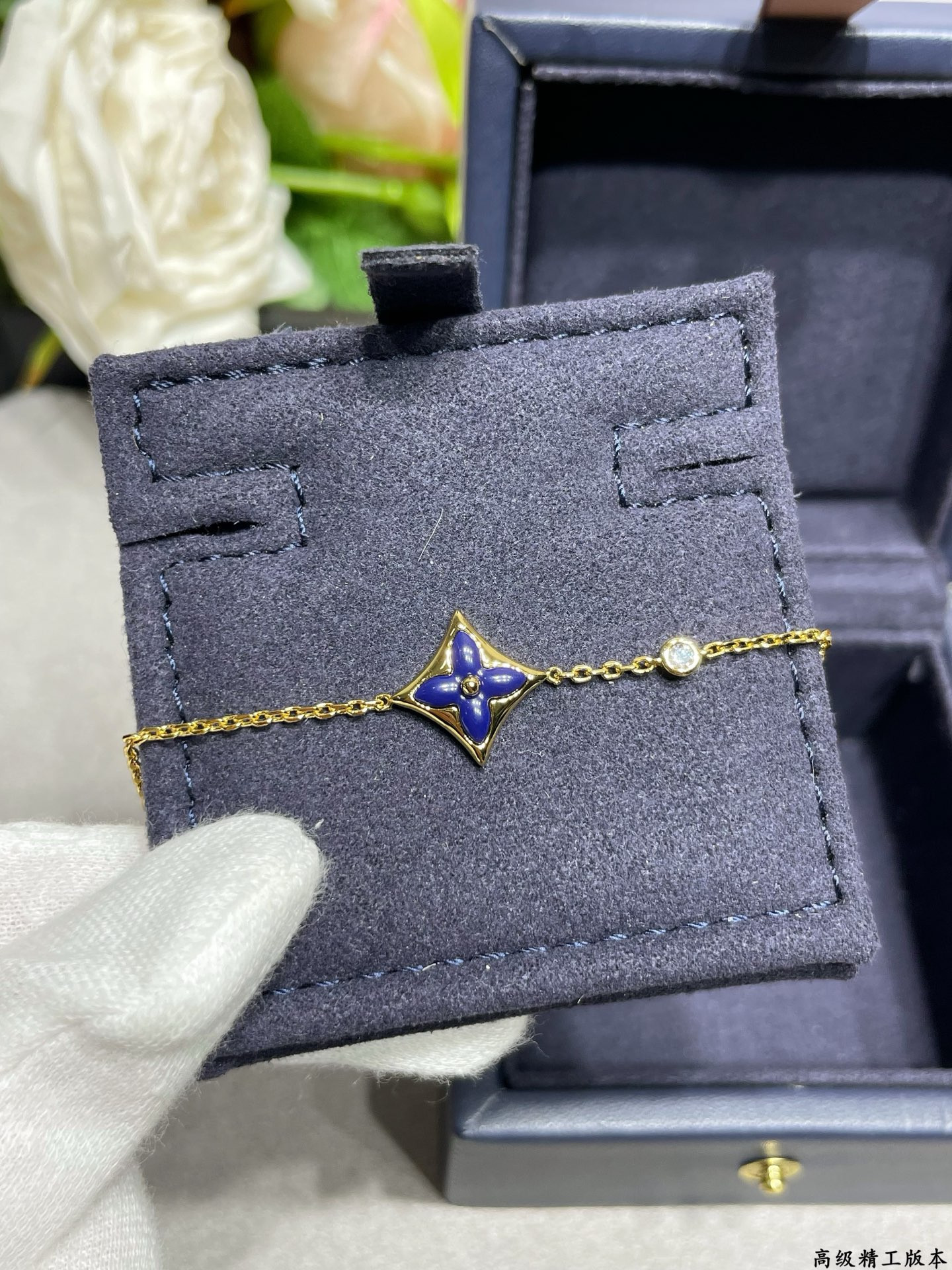 l0*is V*t0n bracelet