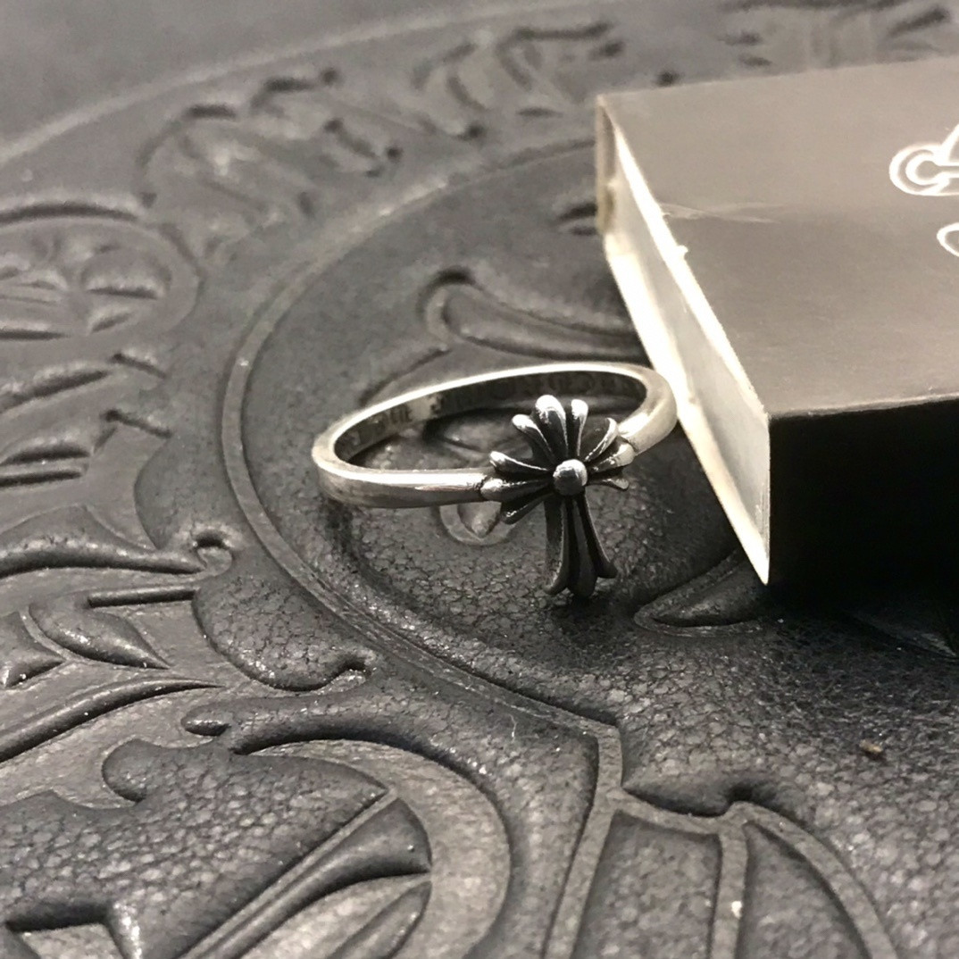 Ch**me He**ts small cross flower ring