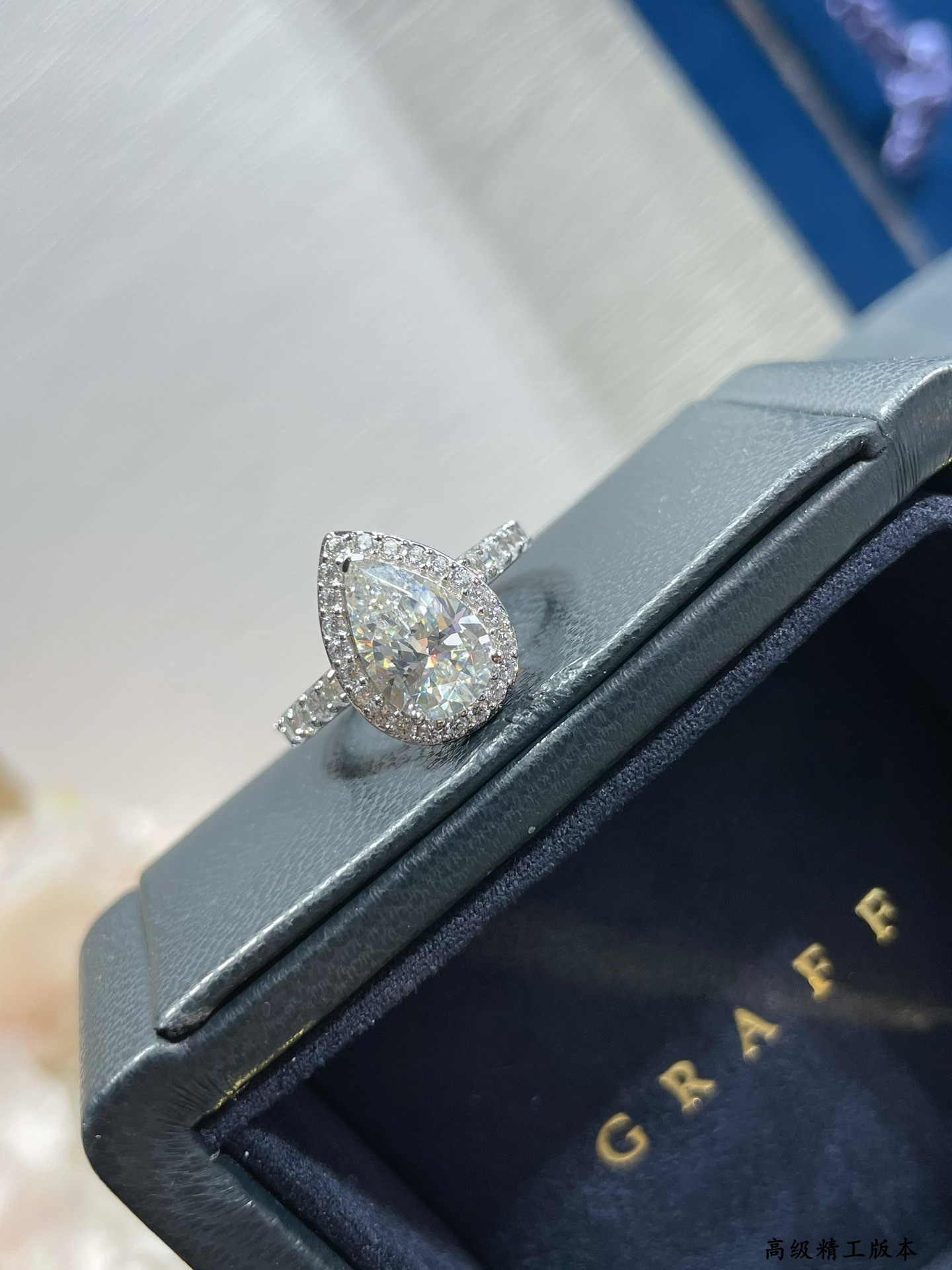 Gr*ff teardrop-shaped di*m*nd ring ag925