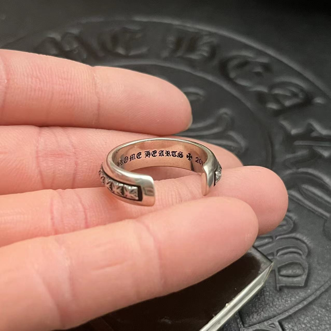 Ch**me He**ts cross open ring