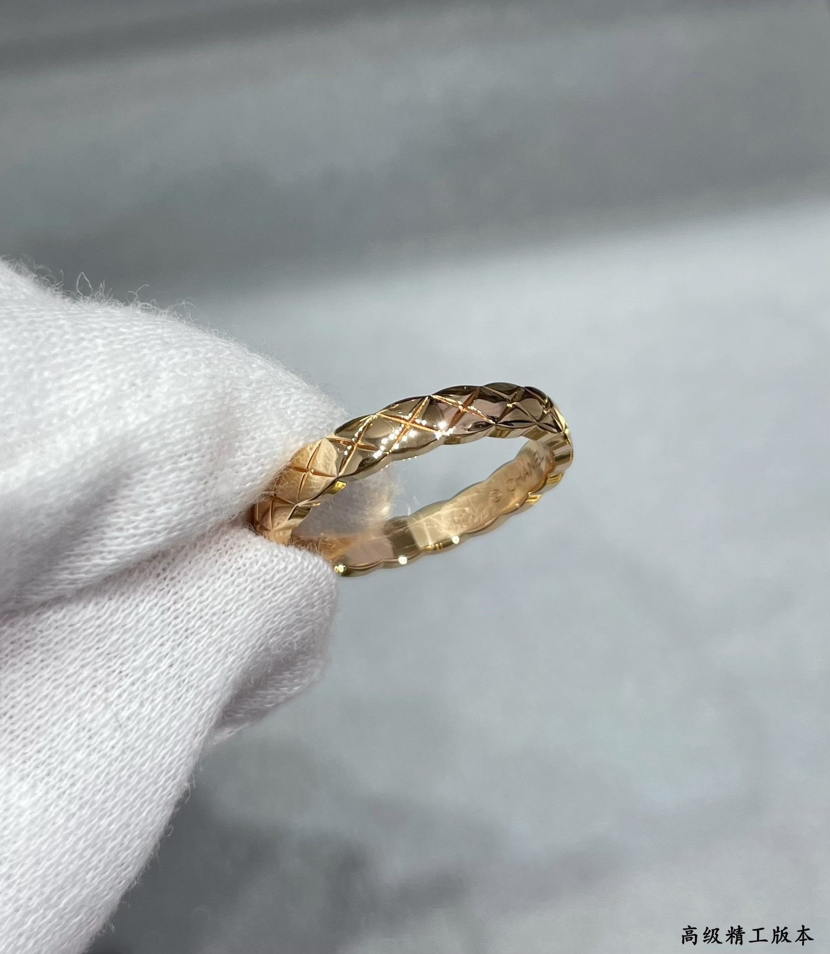 Ch*el Narrow Diamond Pattern Smooth Ring