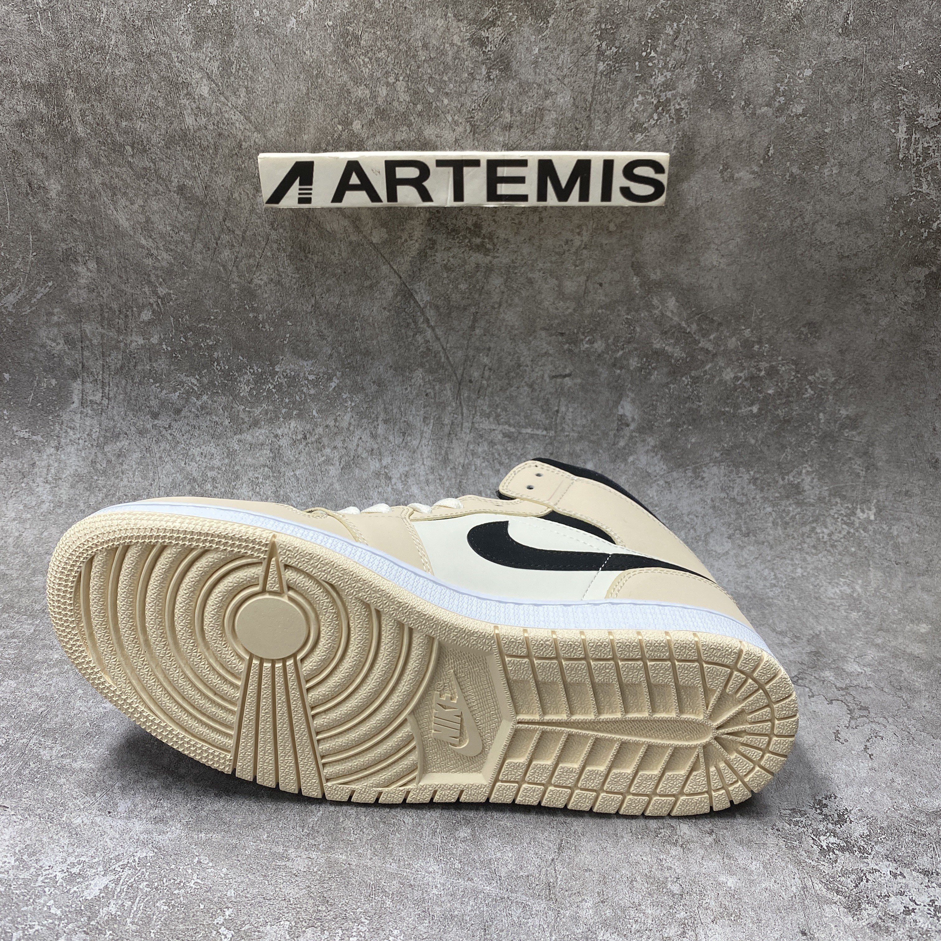 Air Jordan 1 Mid Barely Orange Light Viole