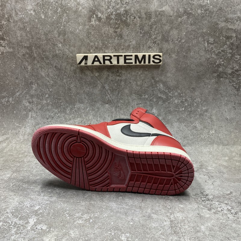 Air Jordan 1 High OG Chicago Lost and Found