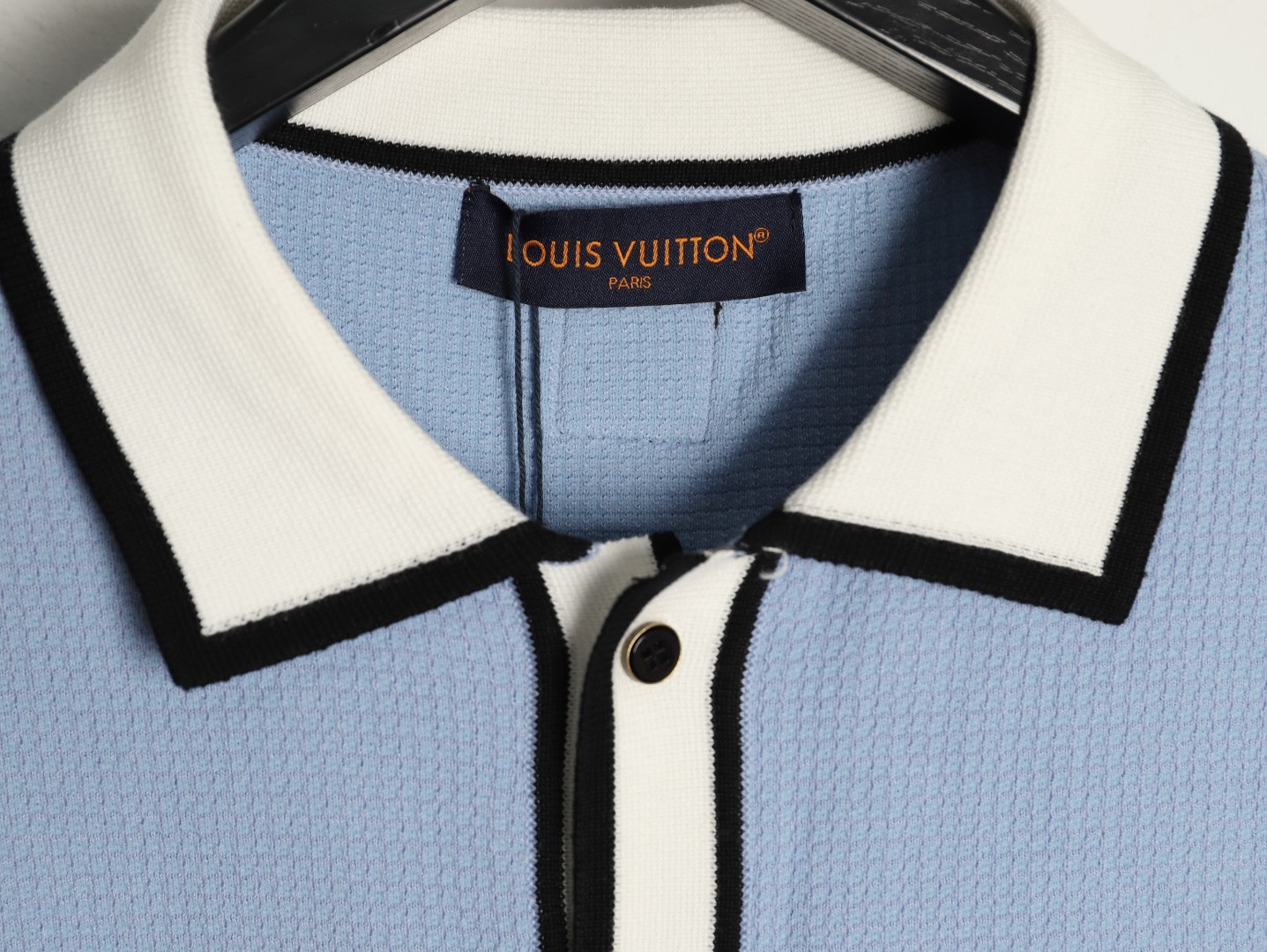 l0*is V*t0n short-sleeved shirts