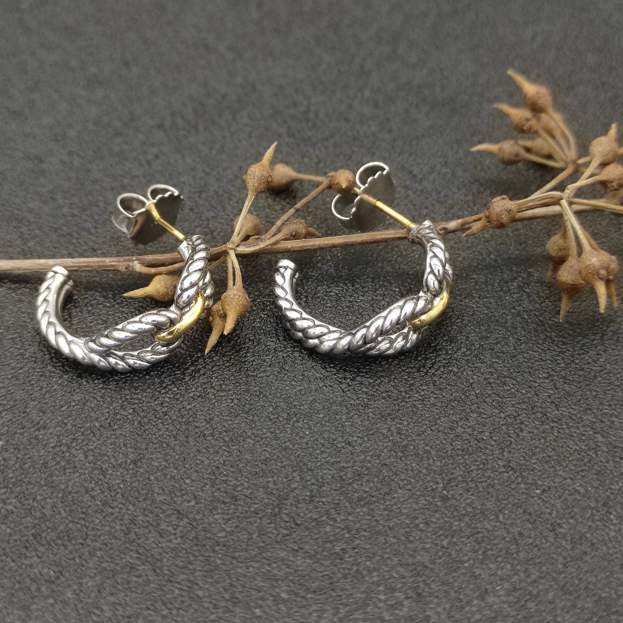 dau1d Yvrm*n twisted earrings(inner diameter about 1.5cm)