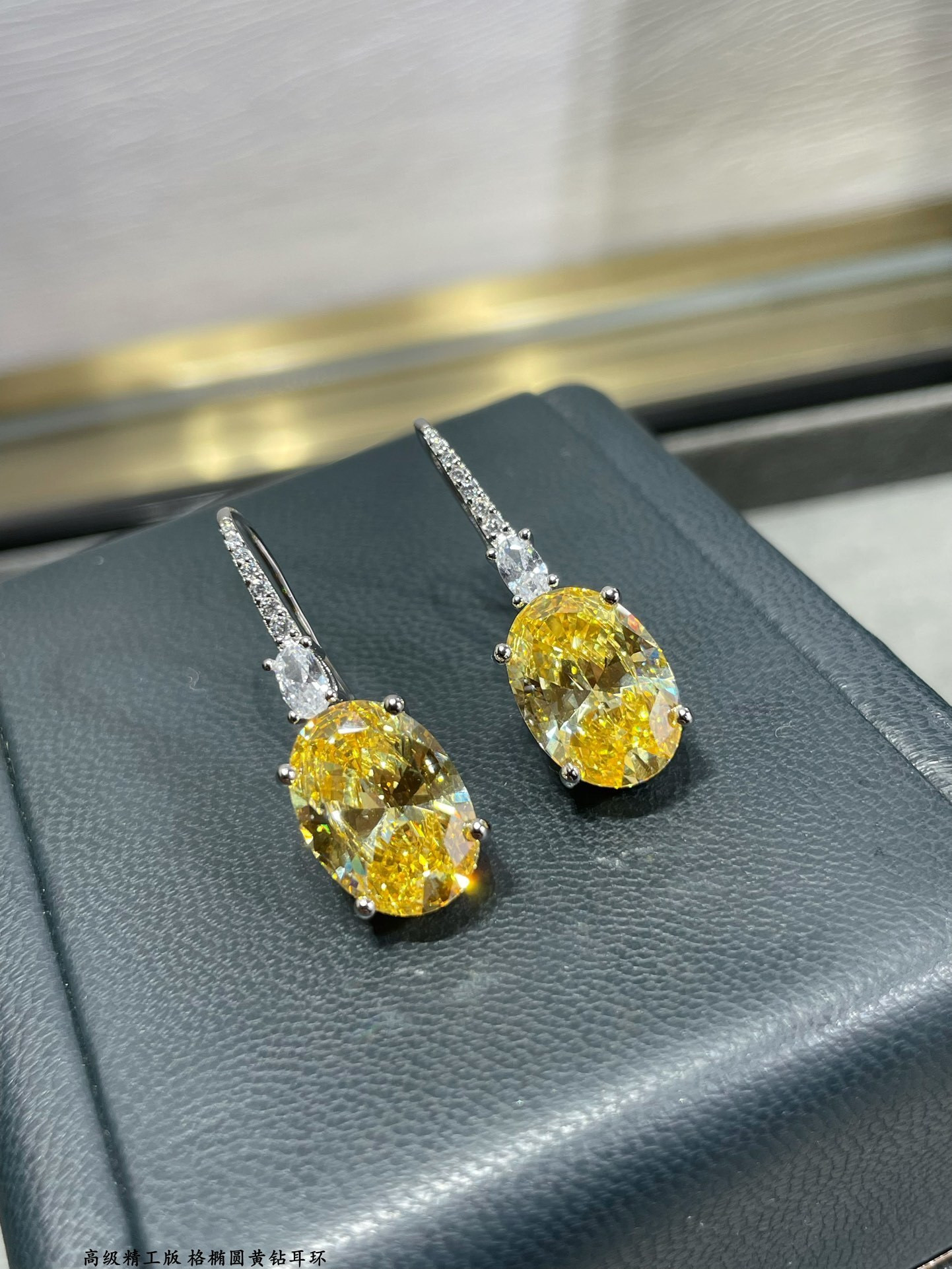 Gr*ff oval yellow di*m*nd earrings ag925