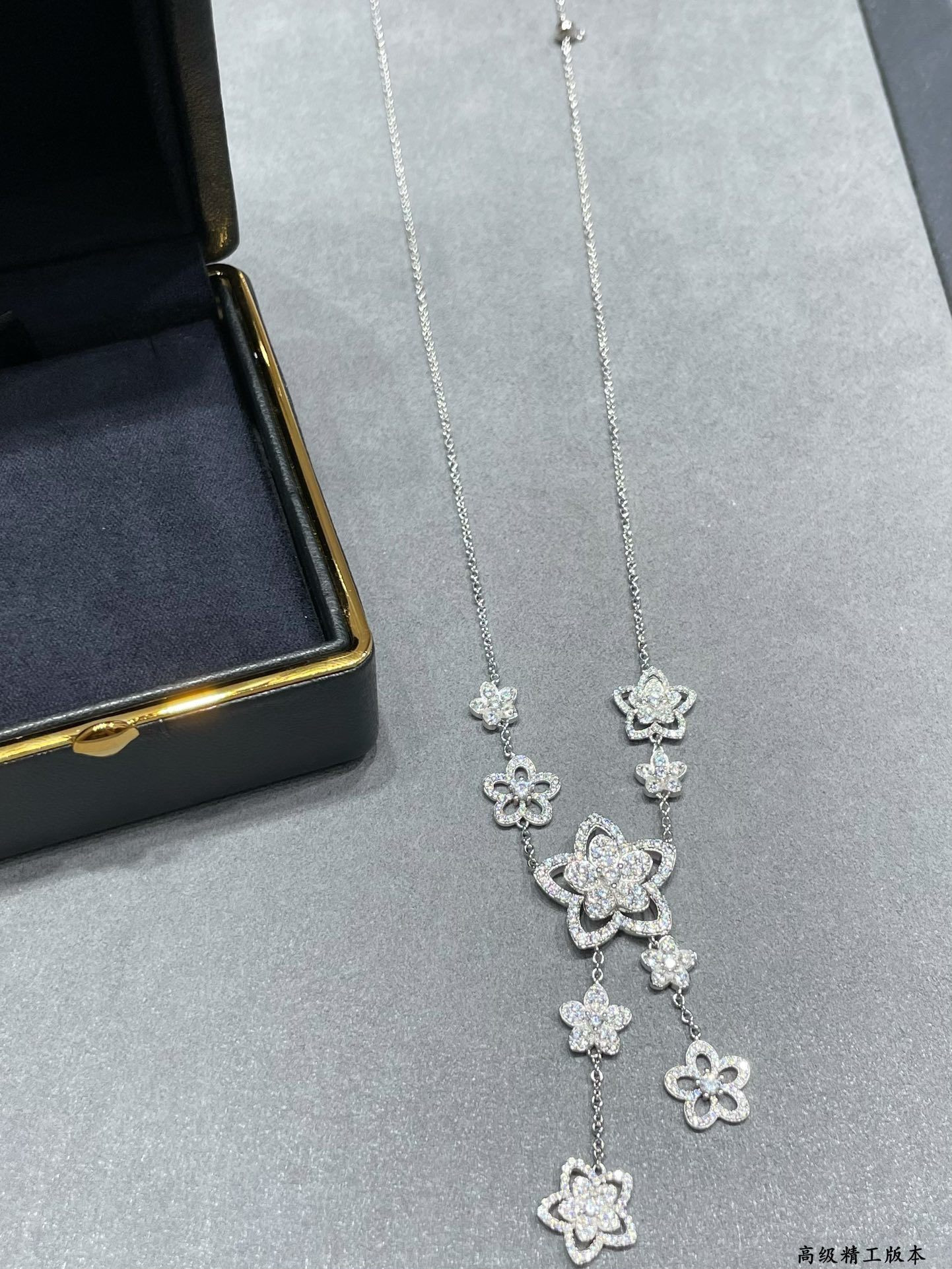 Gr*ff wild flower di*m*nd drop necklace