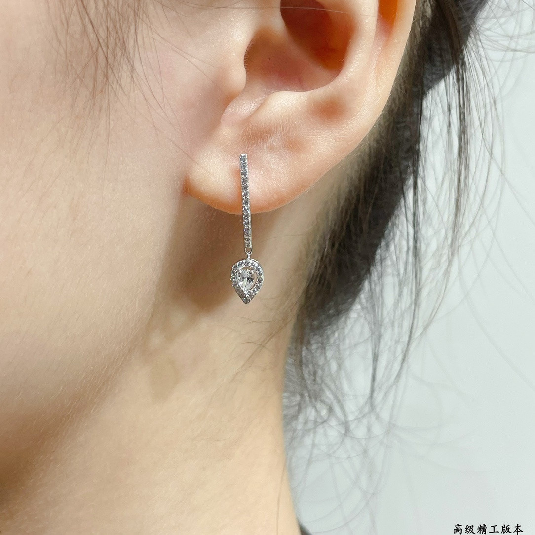 Mes1kaa waterdrop earrings