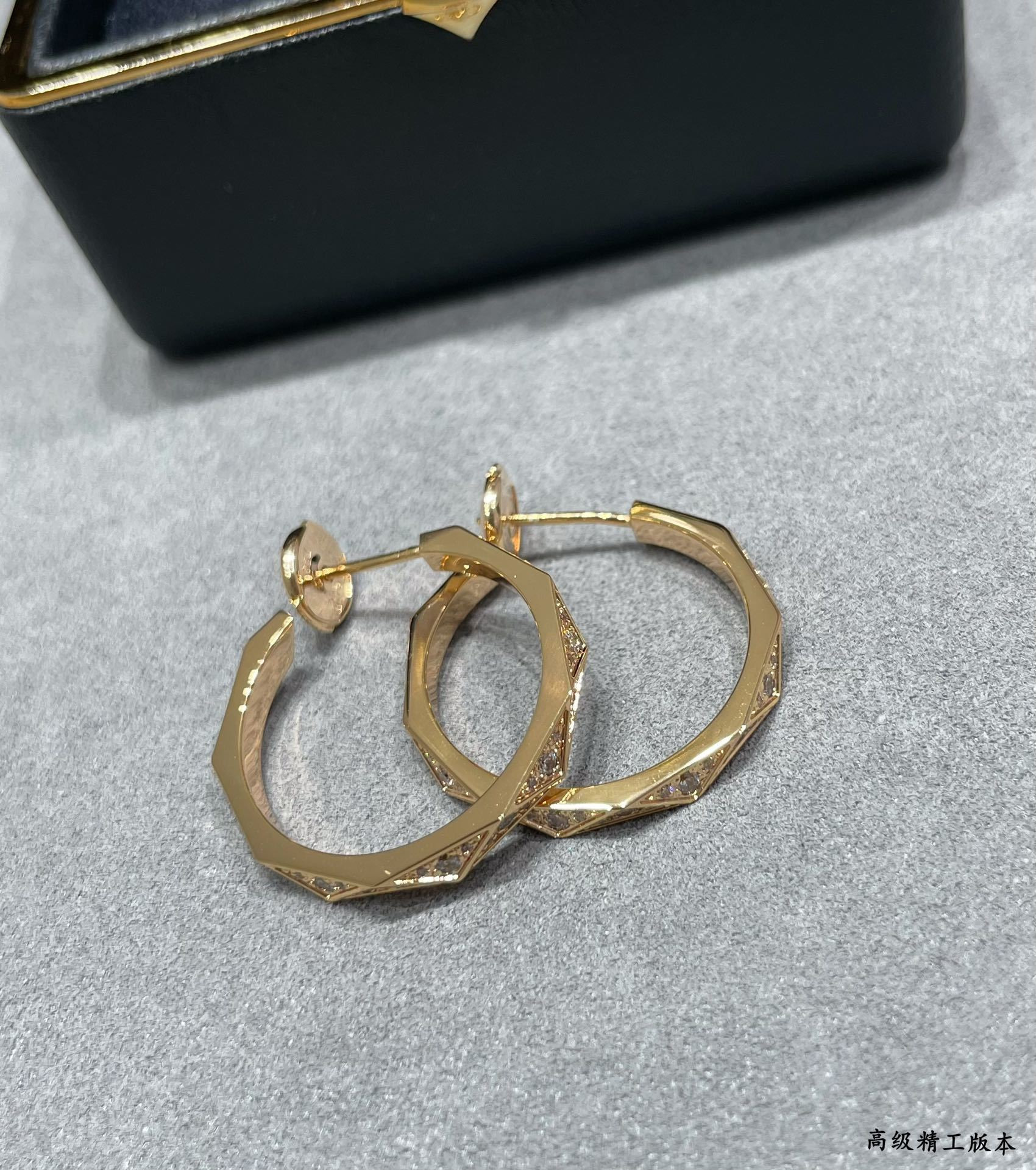 Gr*ff di*m*nd-encrusted rhombus earrings