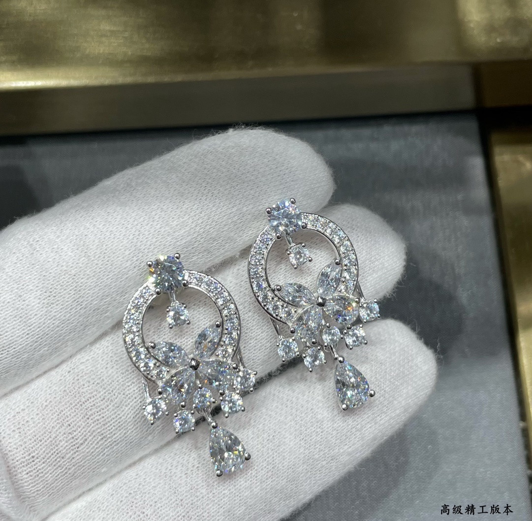 Gr*ff di*m*nd earrings