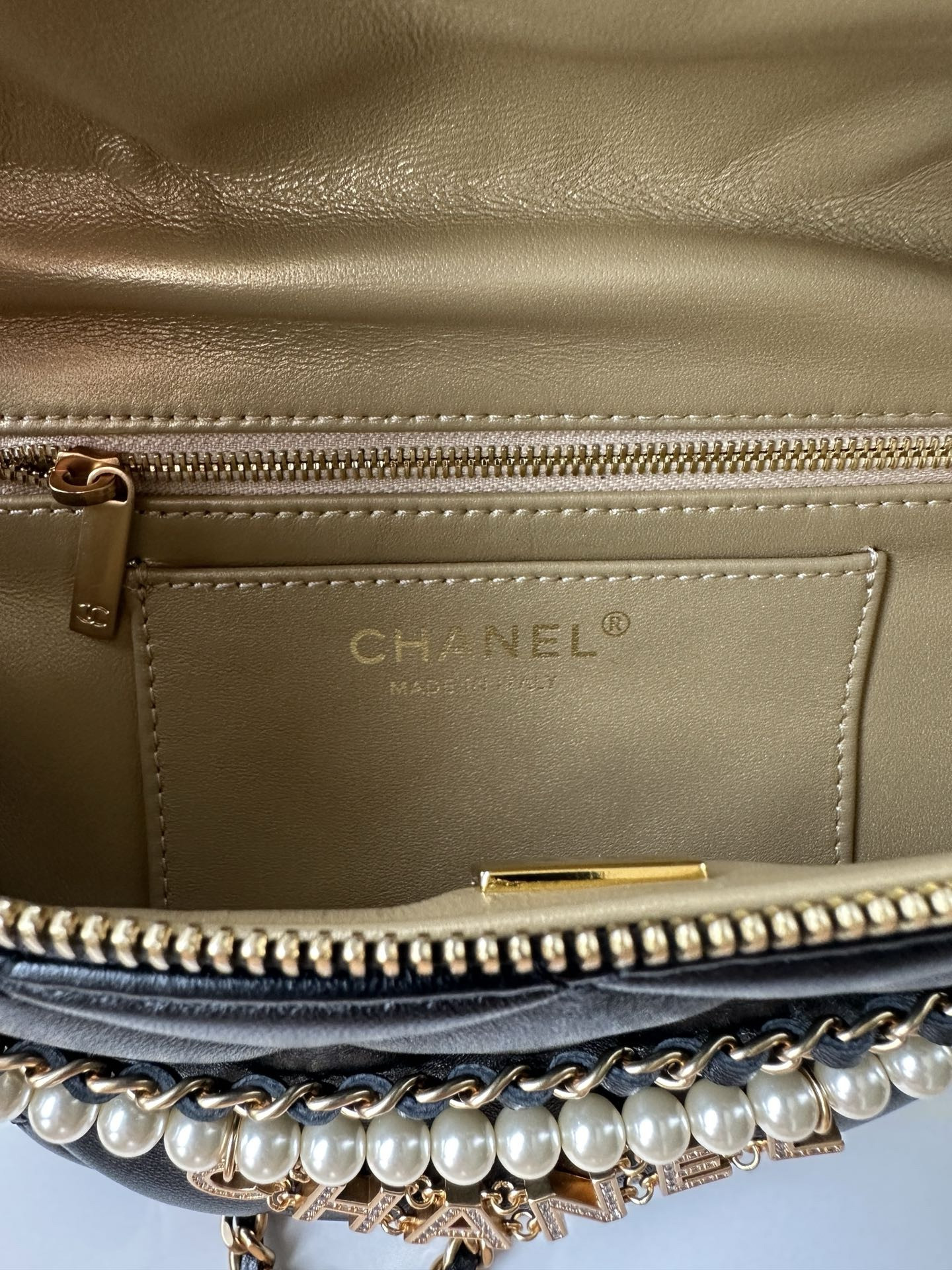 Ch*el Waist Bag 17 × 24 × 11 cm