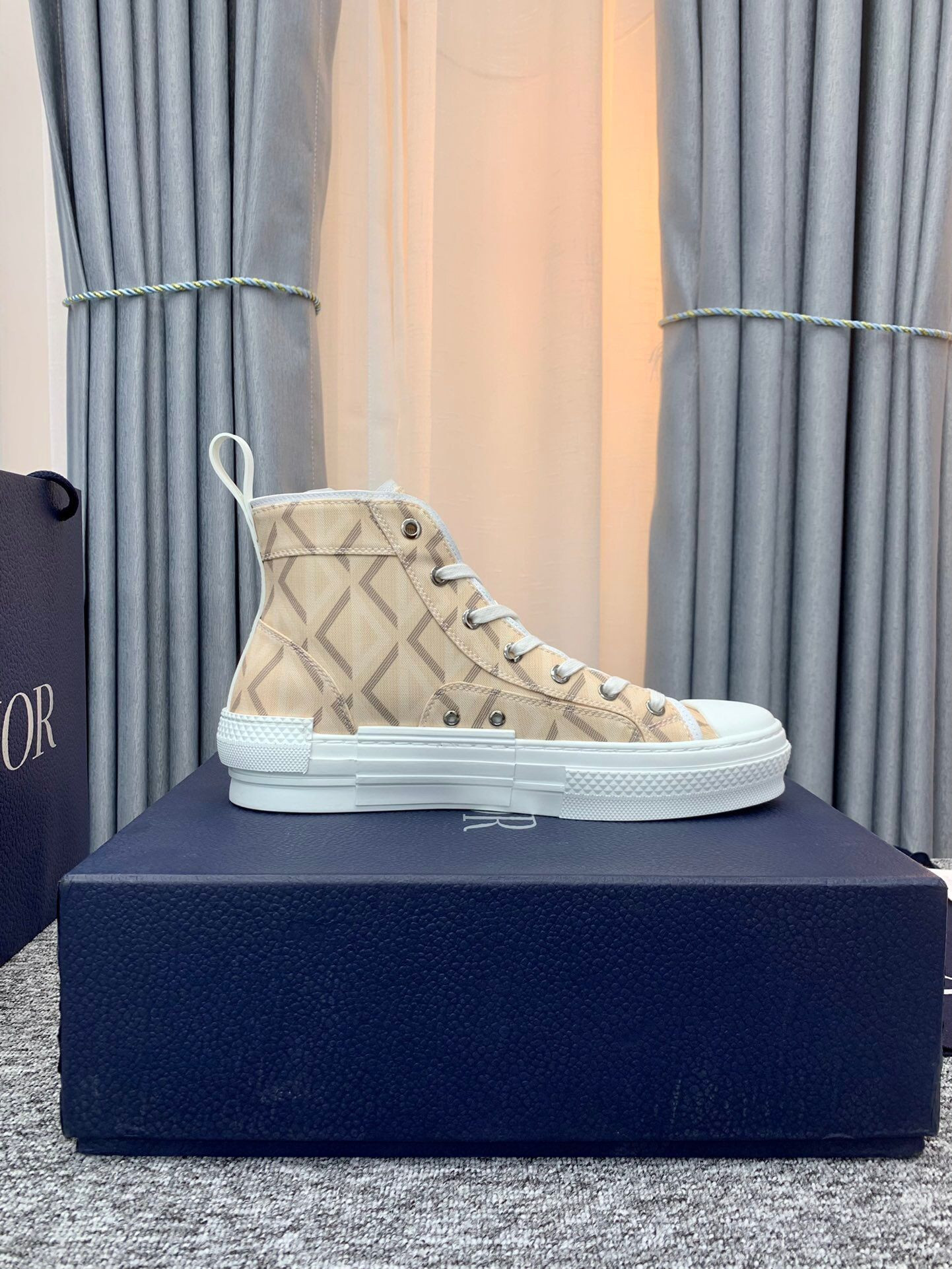 D*0r B23 High Top Natural CD Diamond