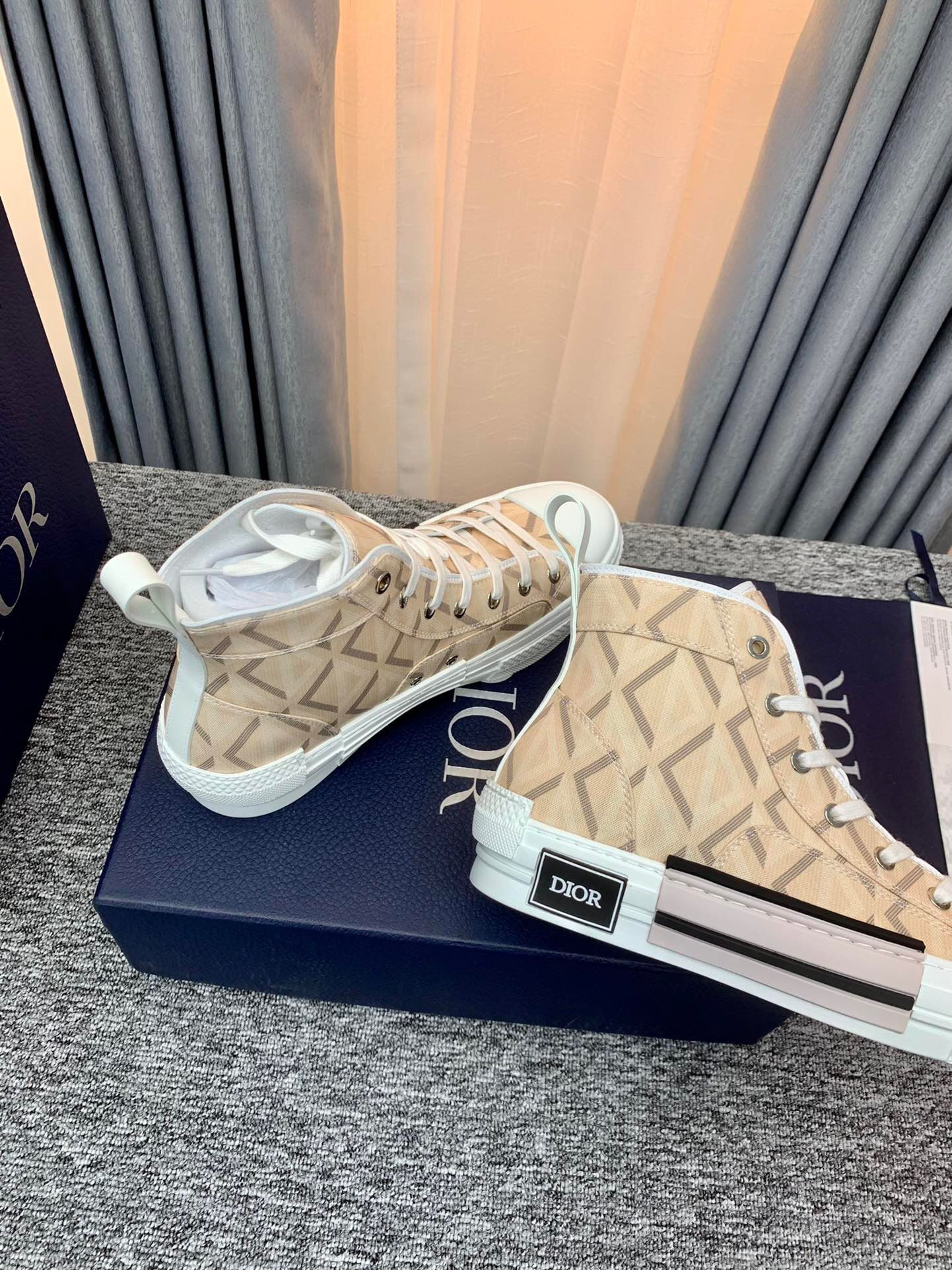 D*0r B23 High Top Natural CD Diamond