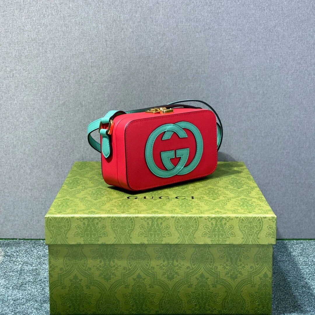 G*u*i Interlocking G mini bag