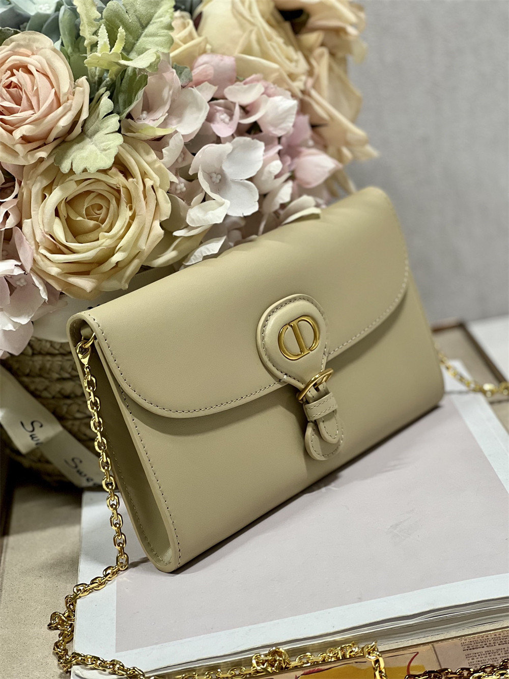 D*0r BOBBY EAST-WEST POUCH WITH CHAIN Latte Smooth Calfskin Apricot