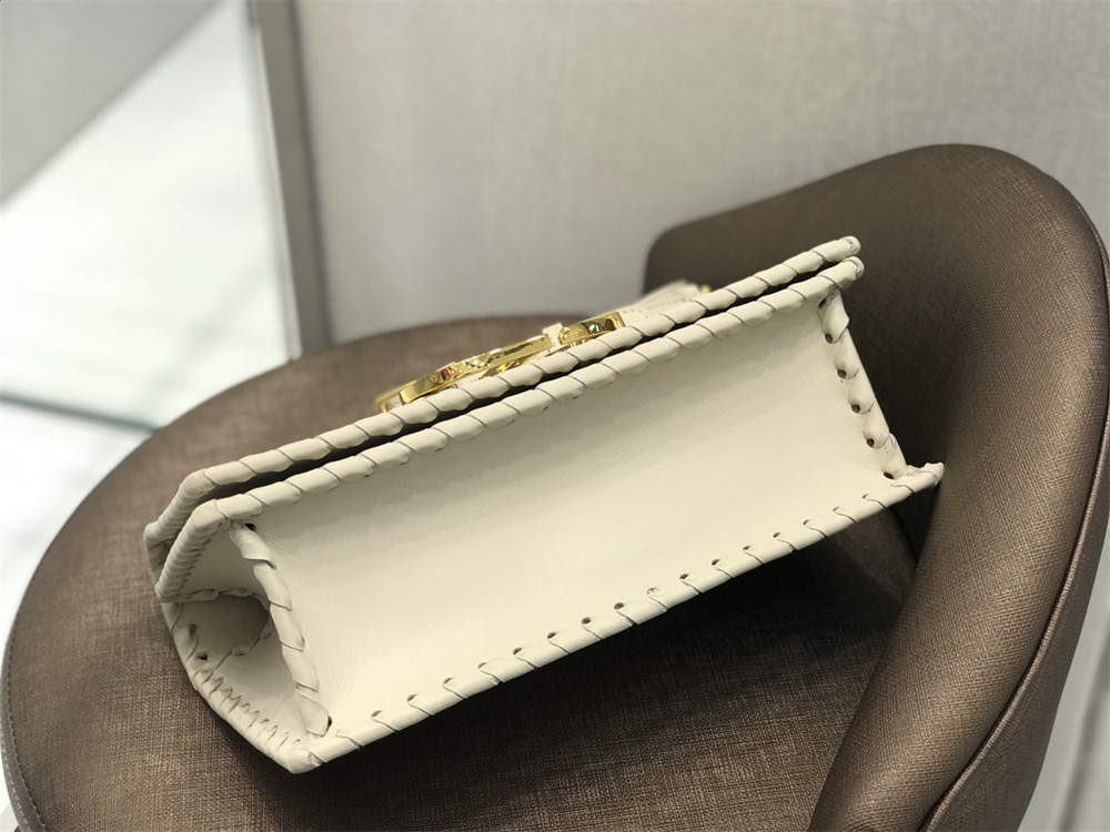 D*0r 30 MONTAIGNE CHAIN BAG WHITE