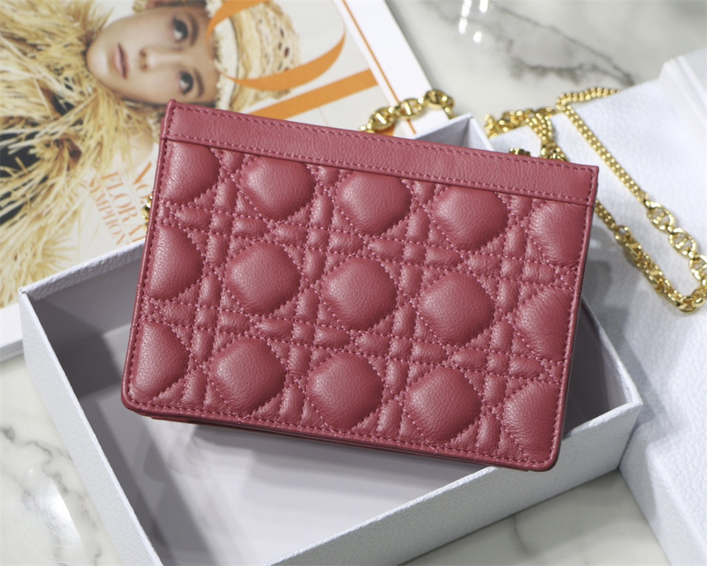 D*0r CARO ZIPPED POUCH WITH CHAIN Red S*pple Cannage Calfskin 19 x 14 x 4.5 cm