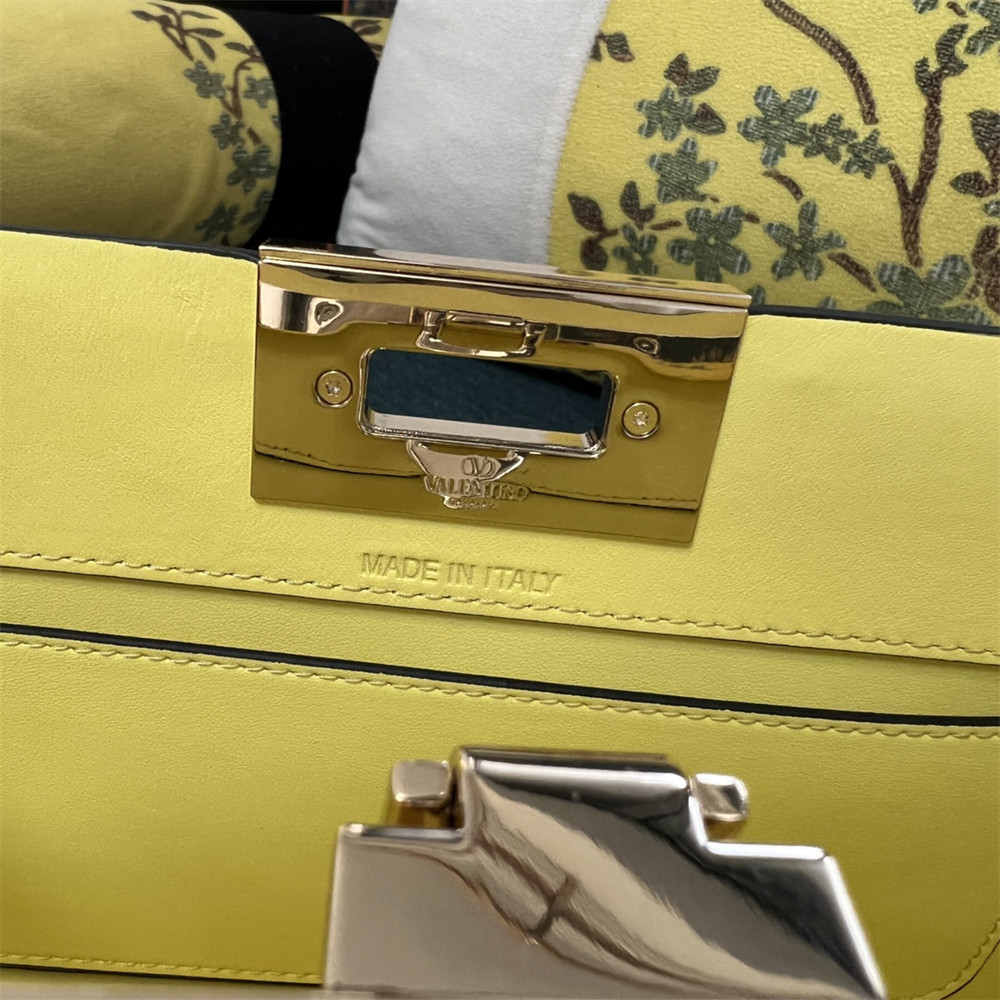 va*t*no GARAVANI ROCKSTUD23 smooth calfskin handbag Yellow