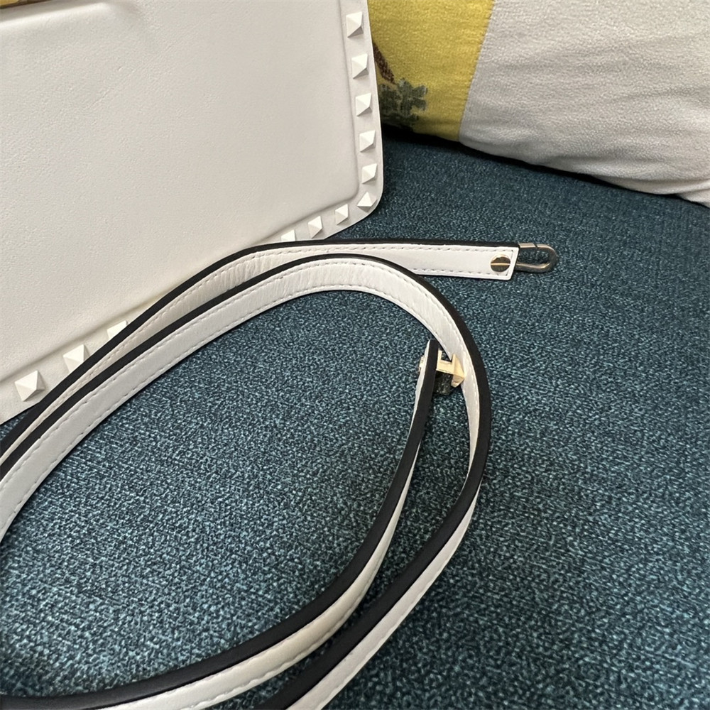 va*t*no GARAVANI ROCKSTUD23 smooth calfskin handbag white