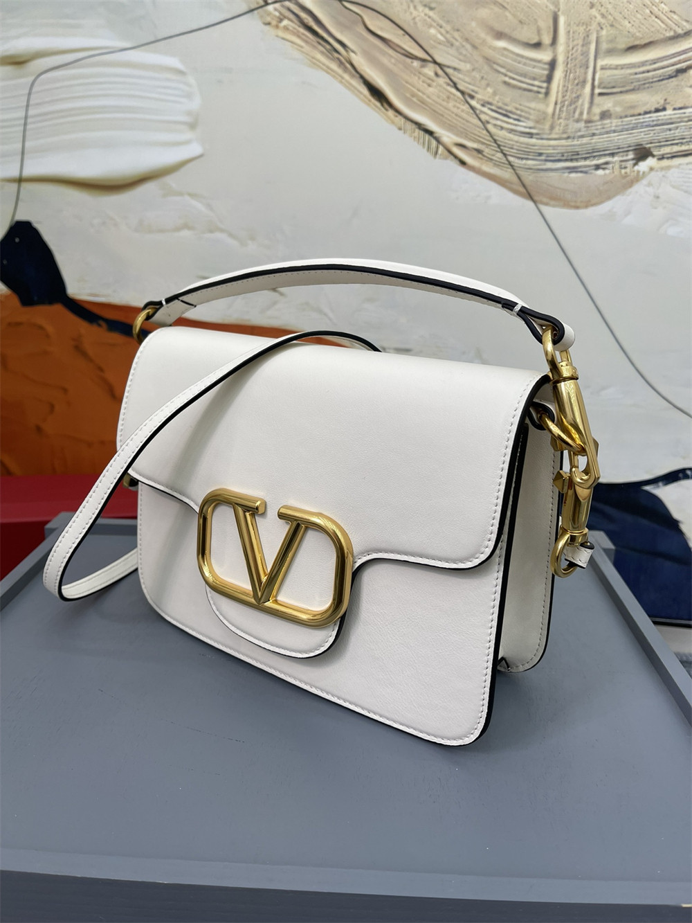 va*t*no GARAVANI LOCÒ CALFSKIN SHOULDER Small BAG 22 x 16 x 7 cm