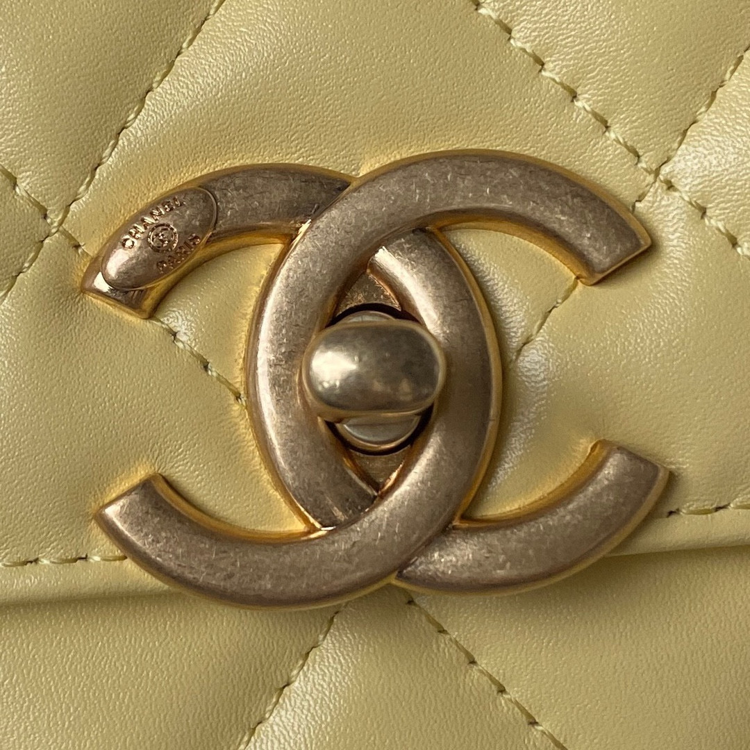 Ch*el FLAP BAG YELLOW 22×14.5×8cm