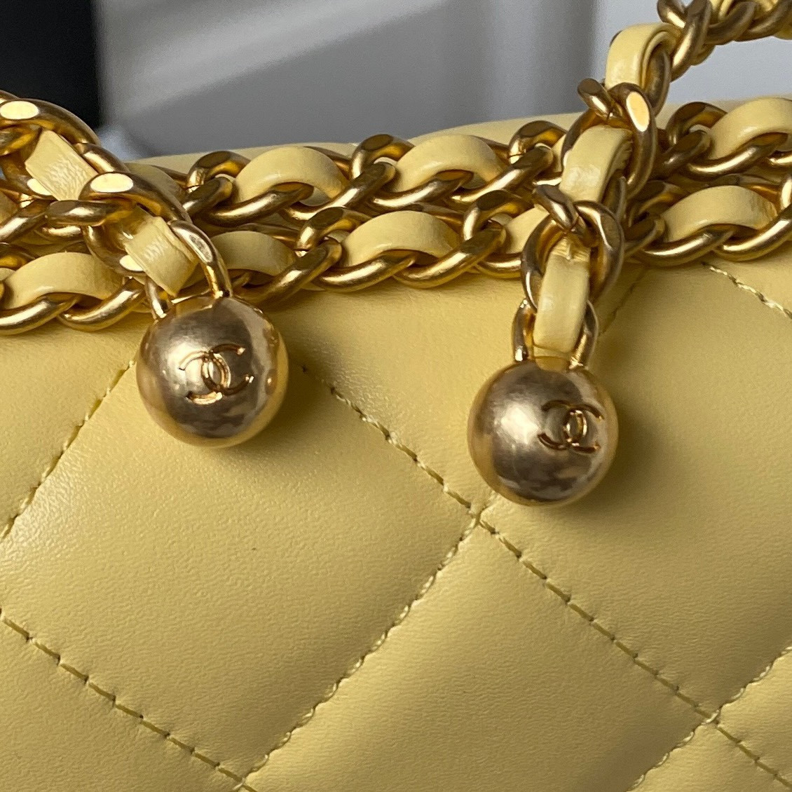 Ch*el FLAP BAG YELLOW 22×14.5×8cm