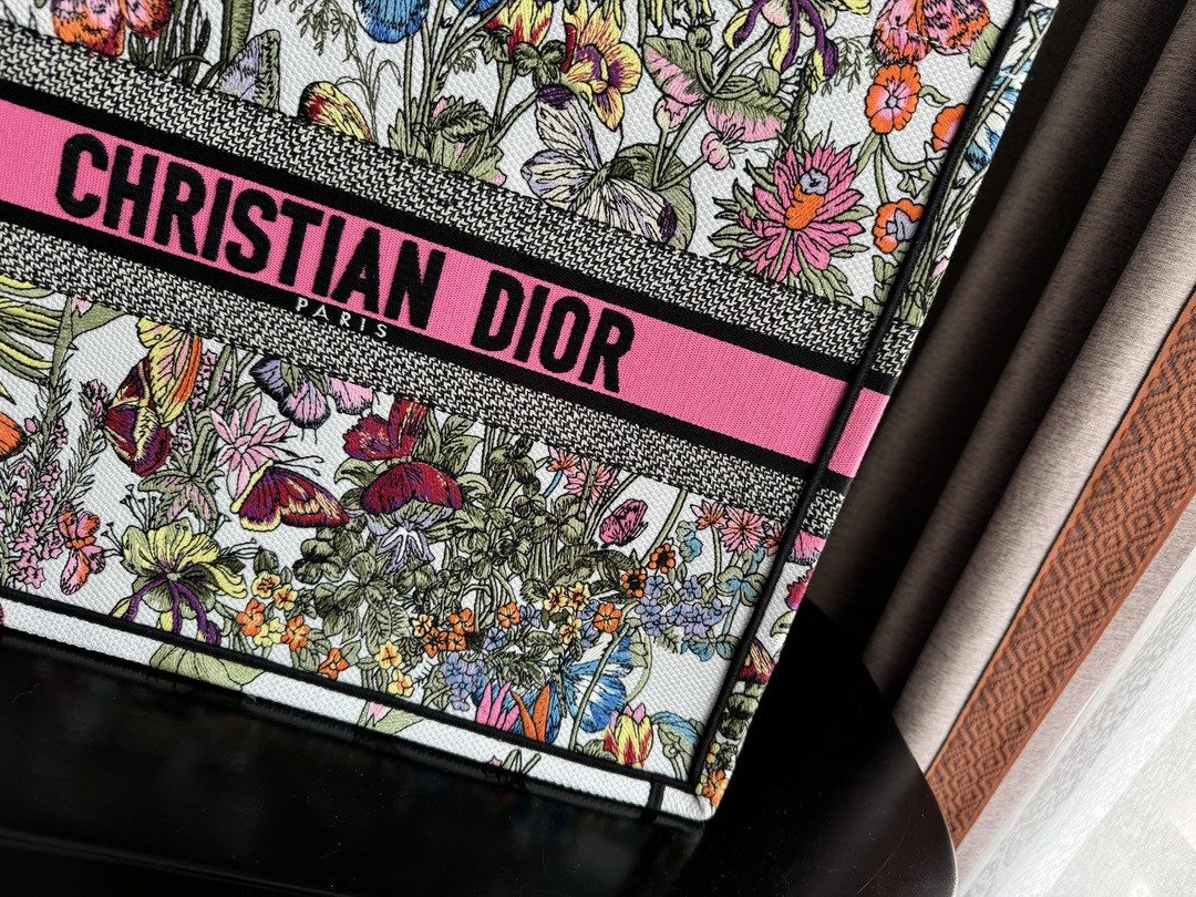 Large D*0r BOOK TOTE WHITE MULTICOLOR MEXICO MILLEFIORI EMBROIDERY 16.5 x 14 x 7.5 inches