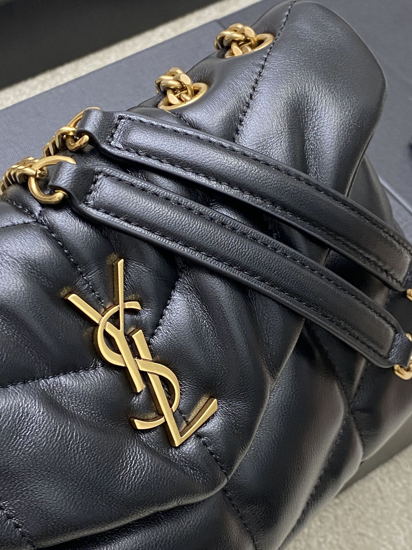 Y*L PUFFER IN LEATHER BLACK 23 X 15.5 X 5.8 CM