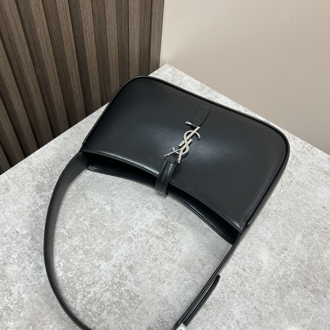 Y*L LE 5 À 7 IN SMOOTH LEATHER NOIR SILVER 9 X 6.3 X 2.5 INCHES