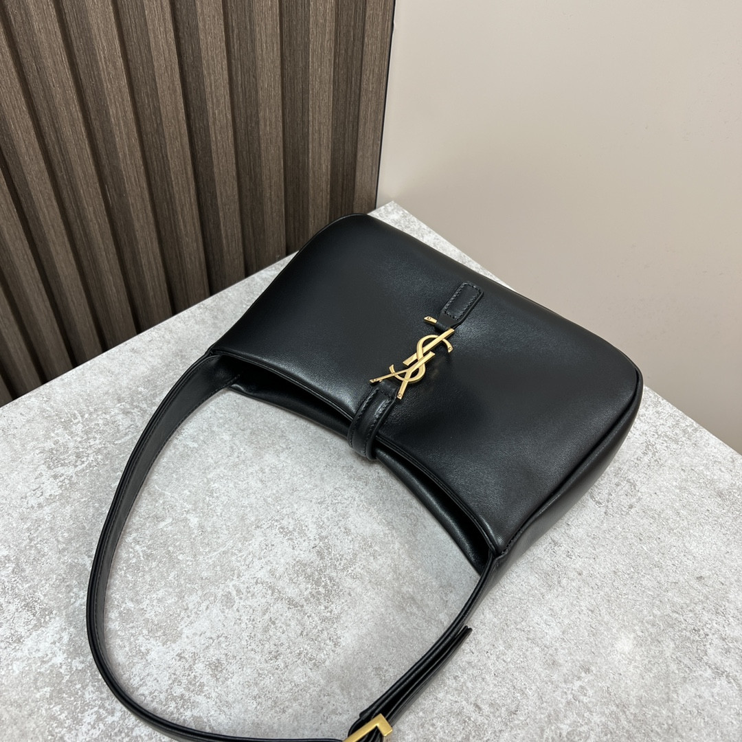 Y*L LE 5 À 7 IN SMOOTH LAMBSKIN black 9 X 6.3 X 2.5 INCHES